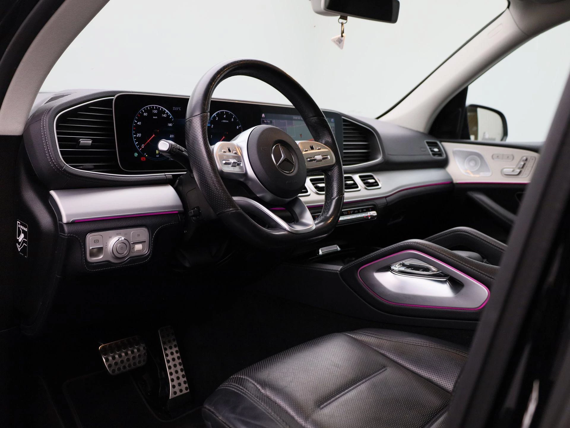 Mercedes-Benz-GLE-image-41