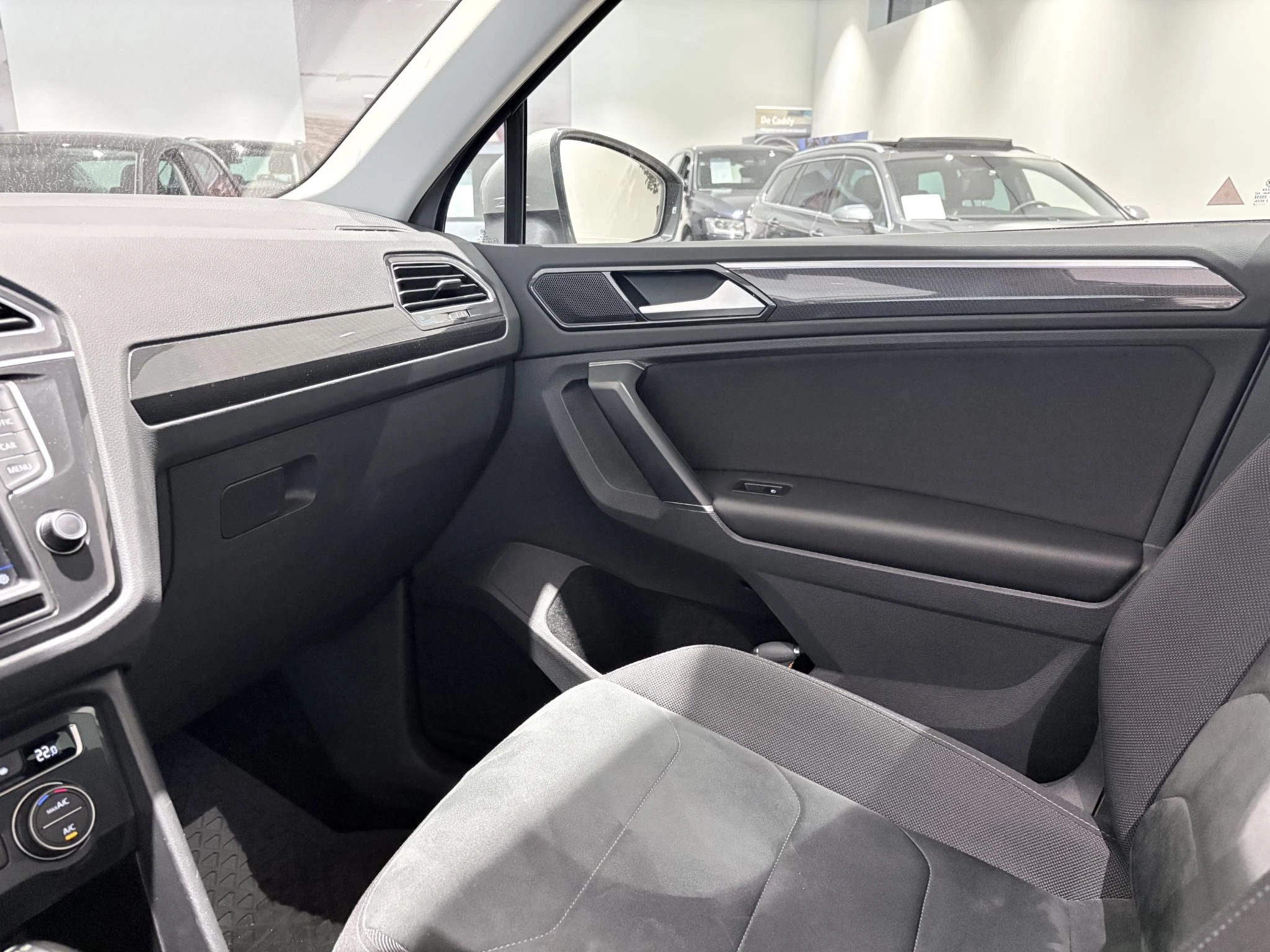 Volkswagen-Tiguan-image-29