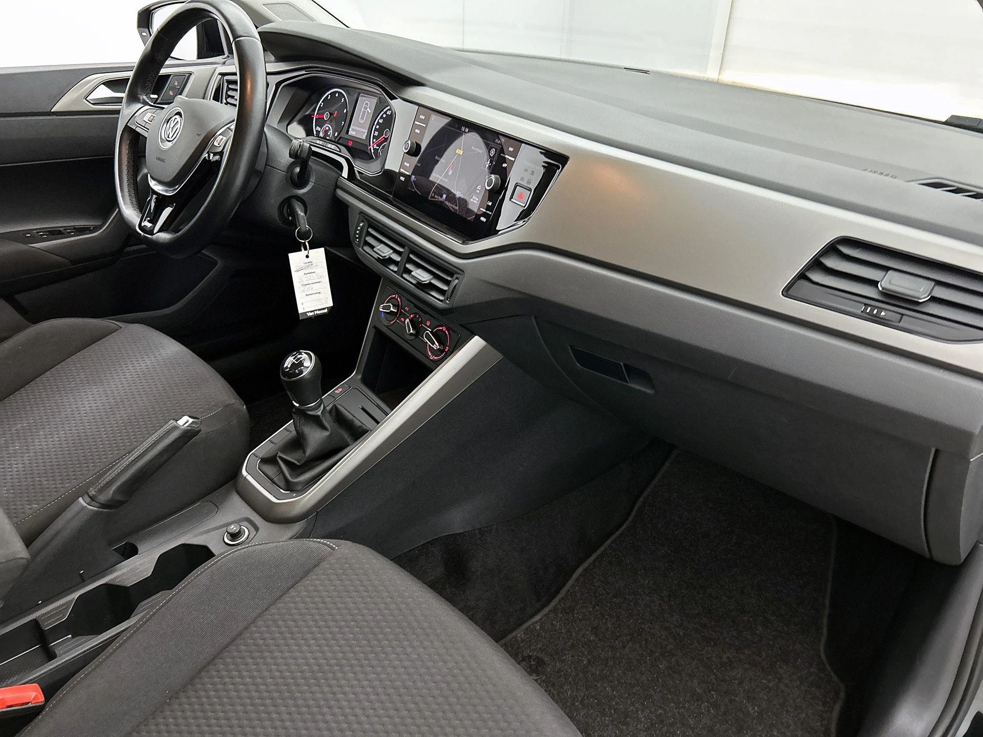 Volkswagen-Polo-image-21