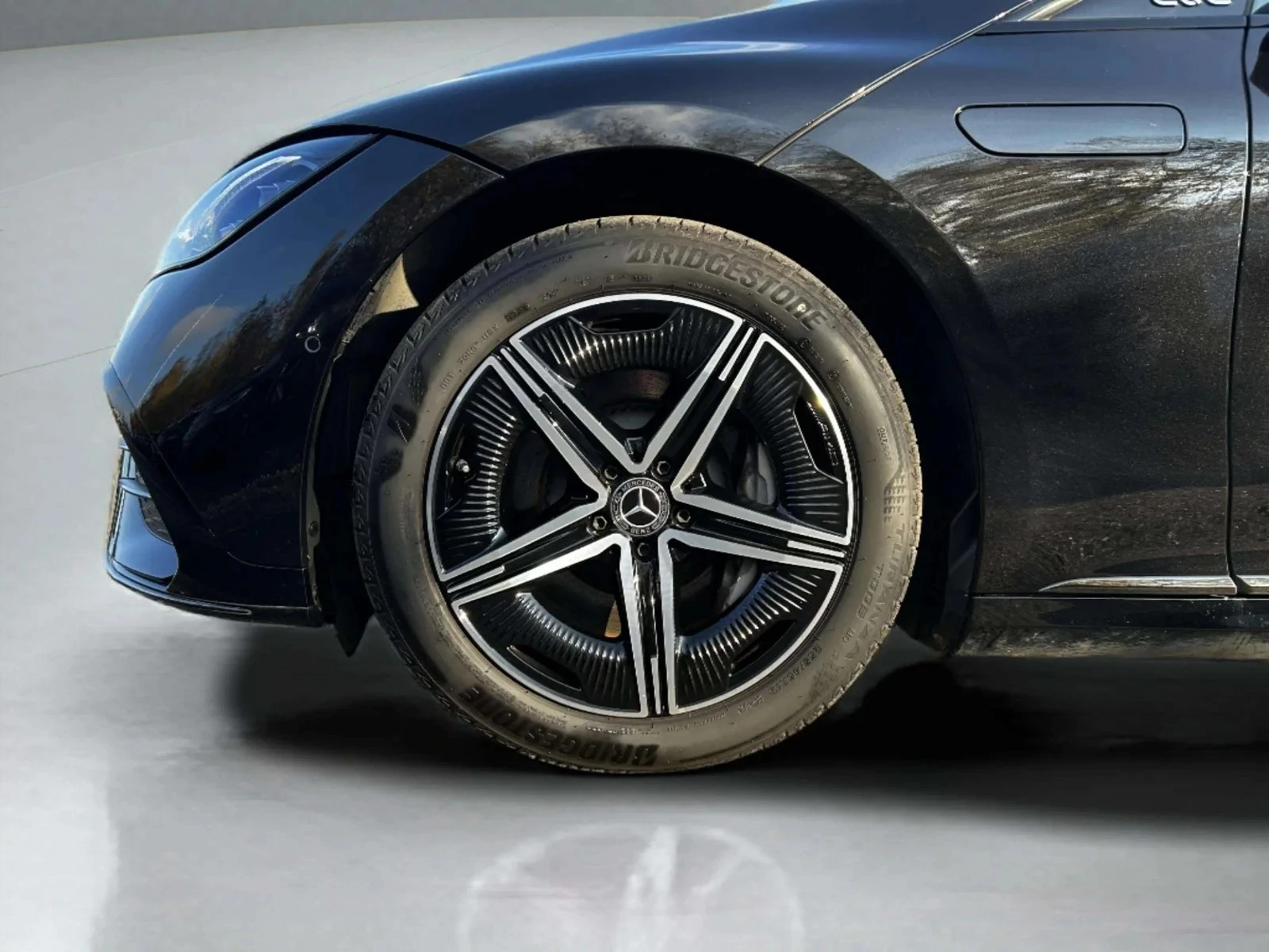 Mercedes-Benz-EQE-image-8