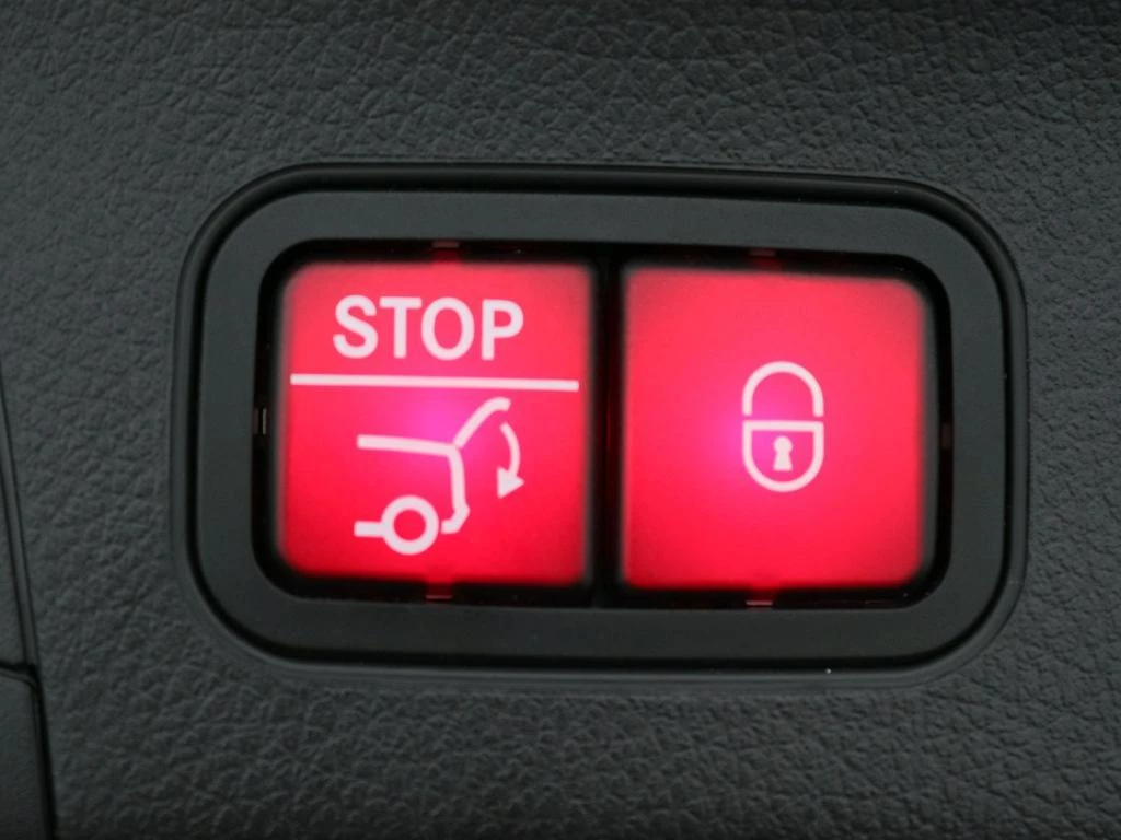 Mercedes-Benz-GLA-image-11