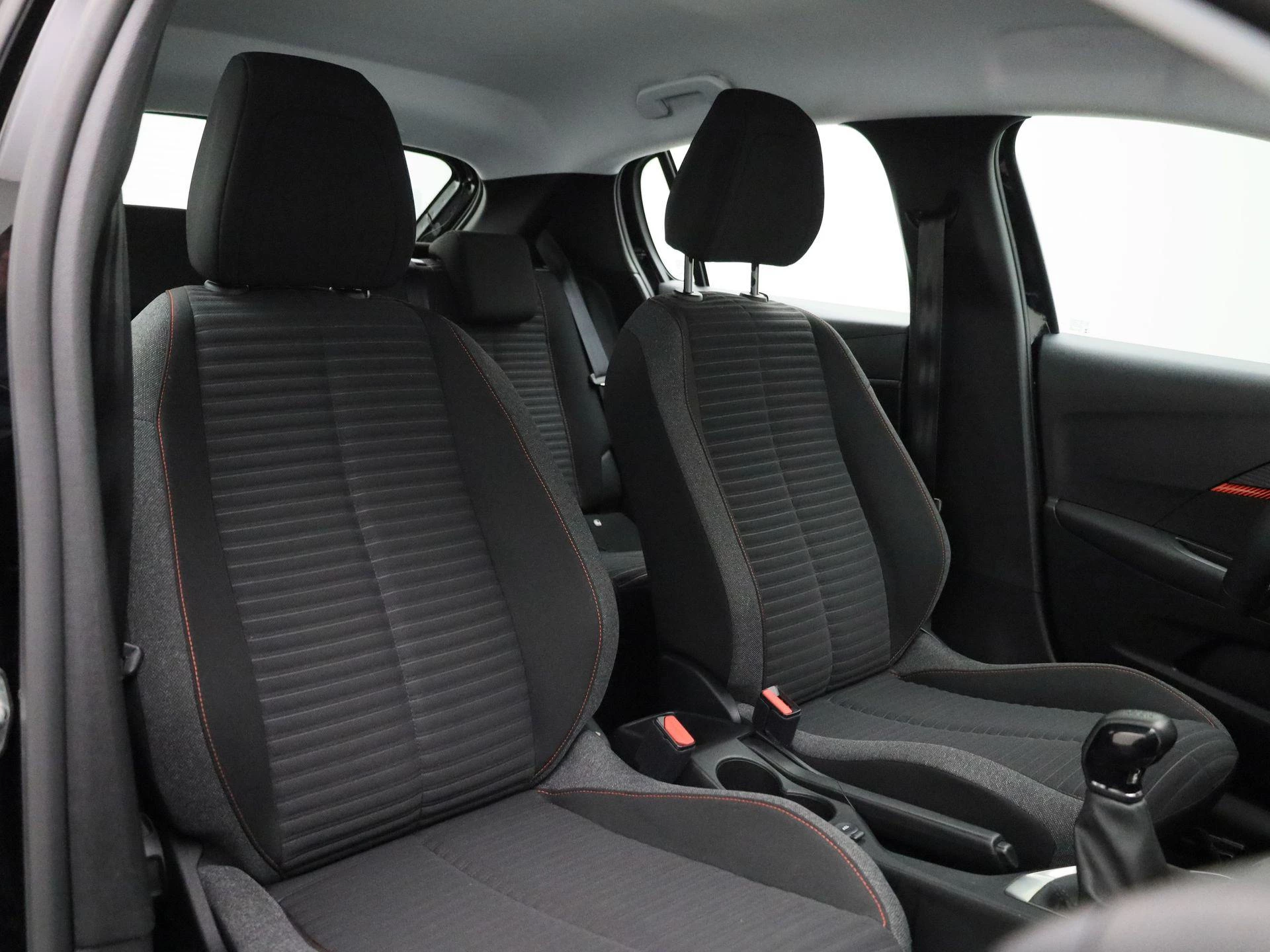 Peugeot-208-image-30