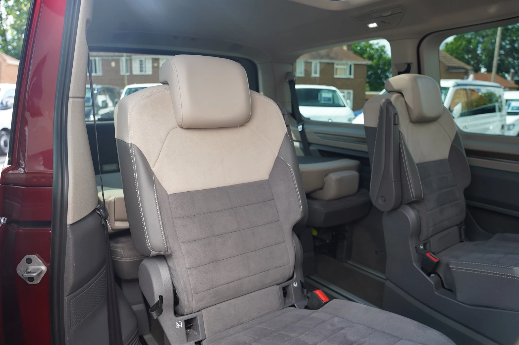 Volkswagen-Multivan-image-9