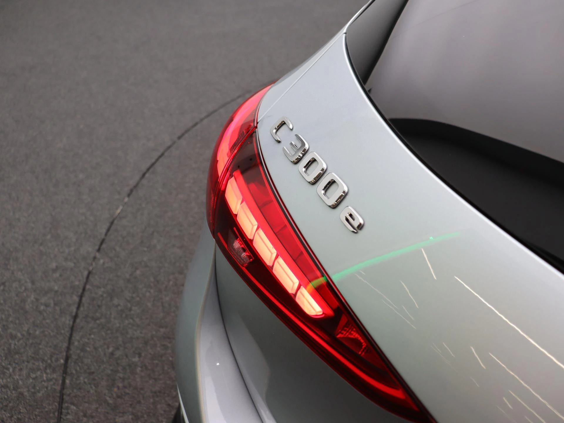 Mercedes-Benz C-Klasse 300 e AMG Line Estate + PANORAMISCH DAK + DIGITAL LIGHT + BURMESTER +