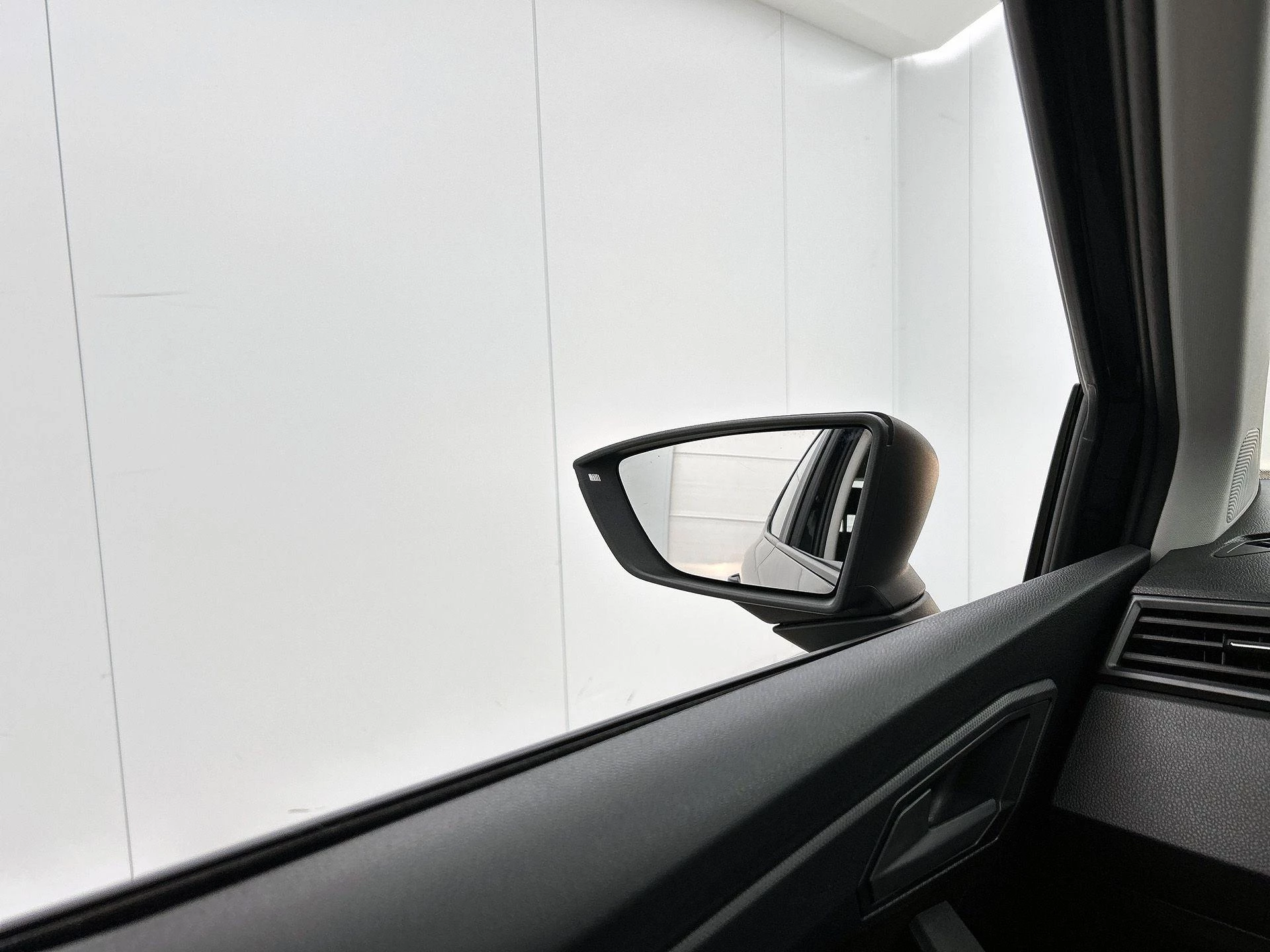 SEAT-Arona-image-18