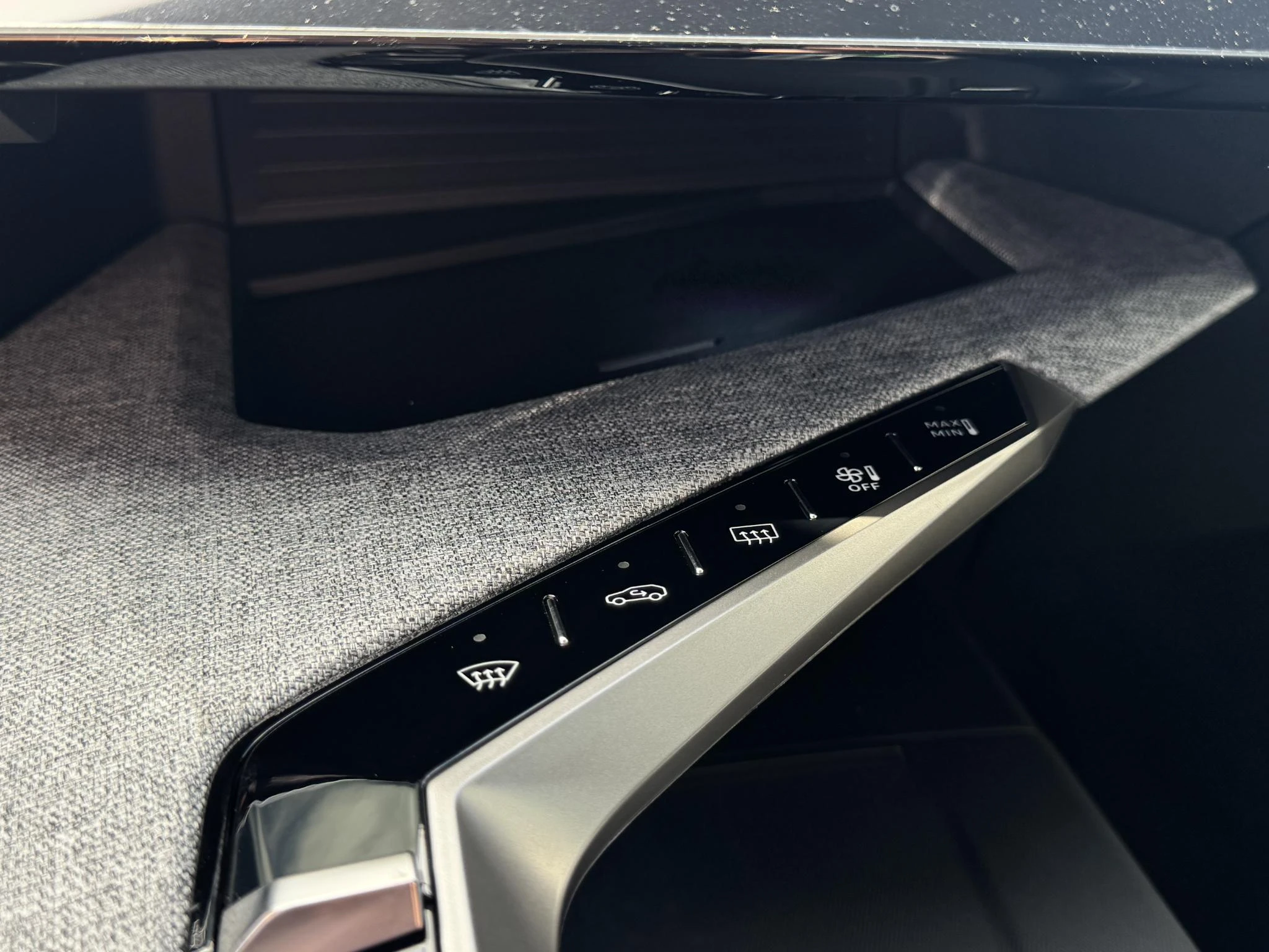 Peugeot-e-5008-image-28