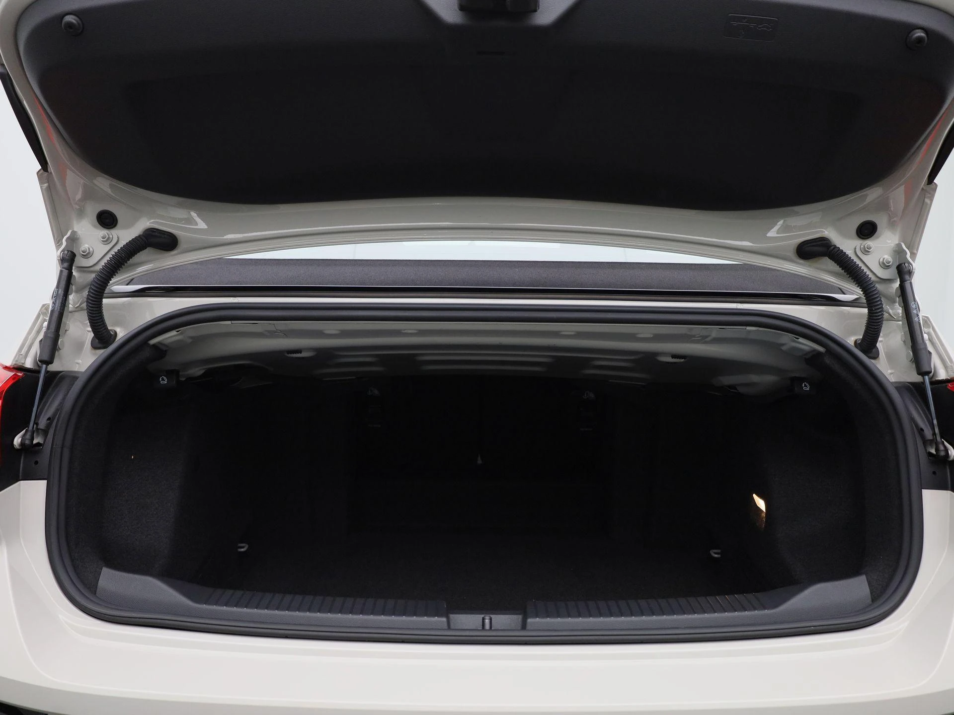 Volkswagen-T-Roc-image-13
