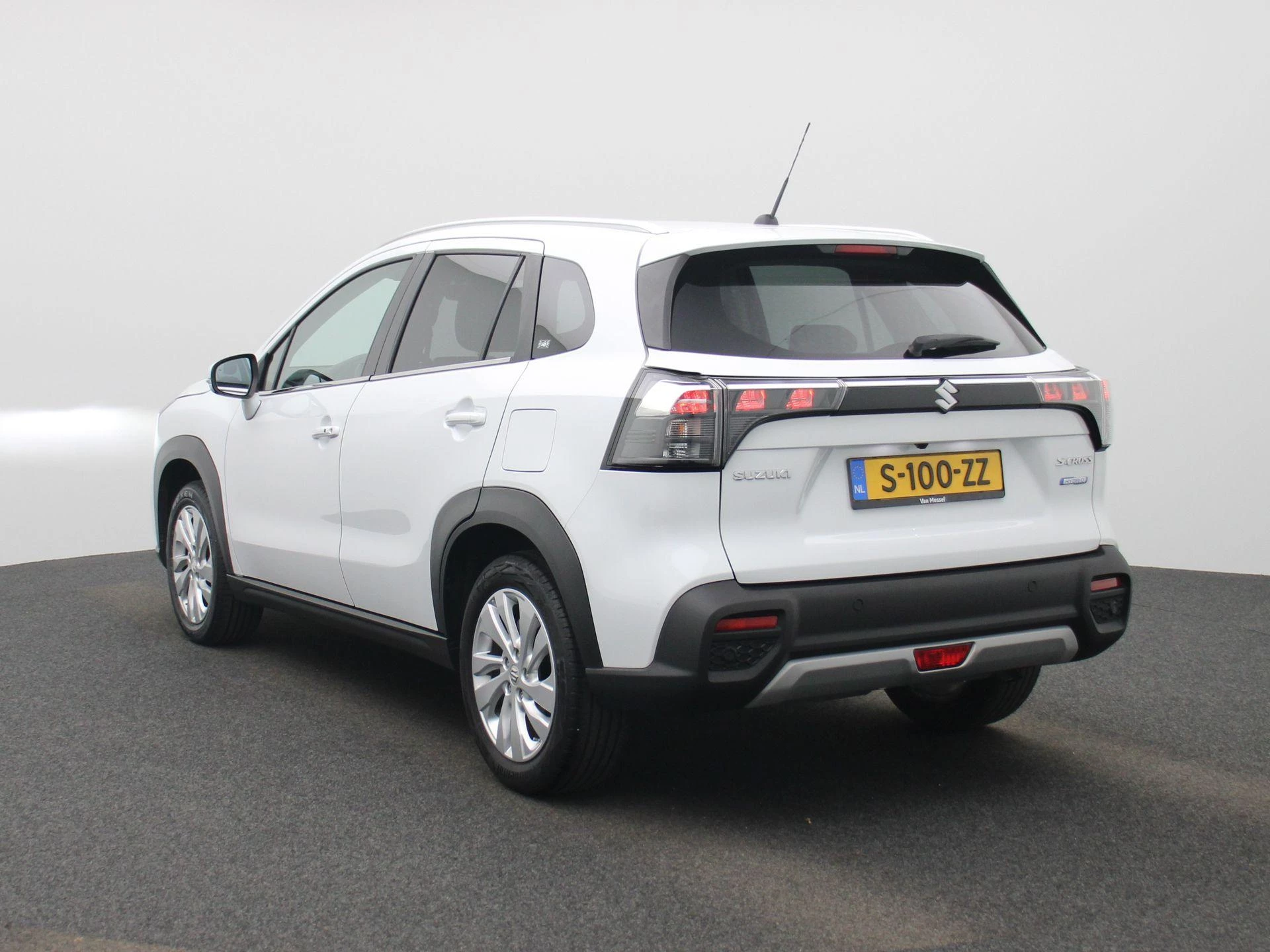 Suzuki-S-Cross-image-1