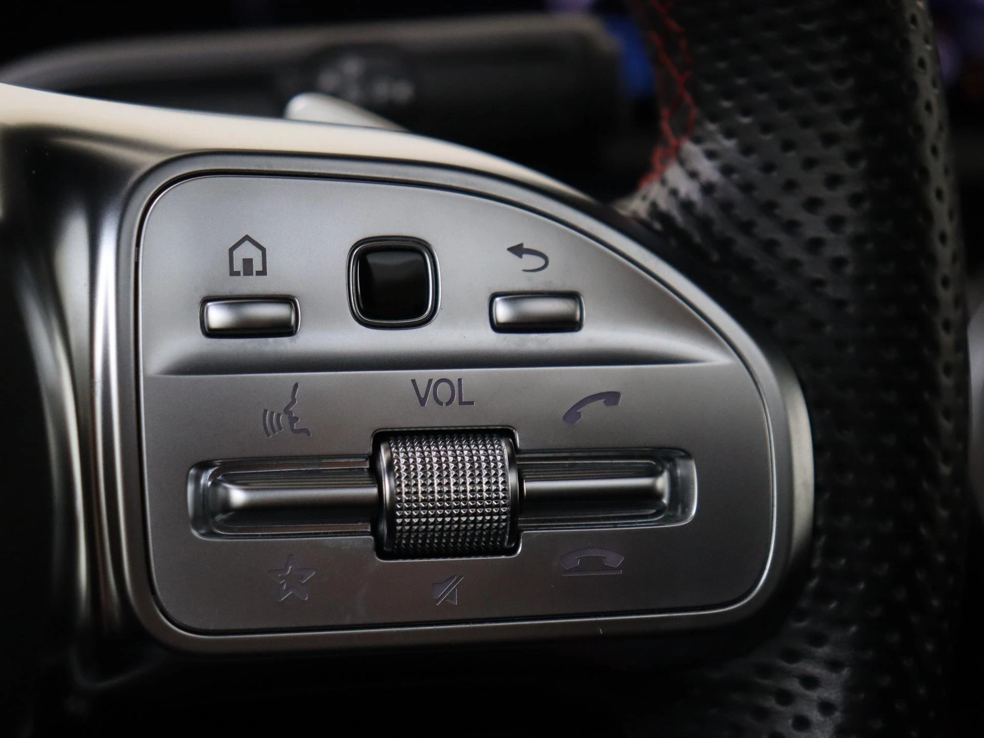 Mercedes-Benz-CLA-image-13