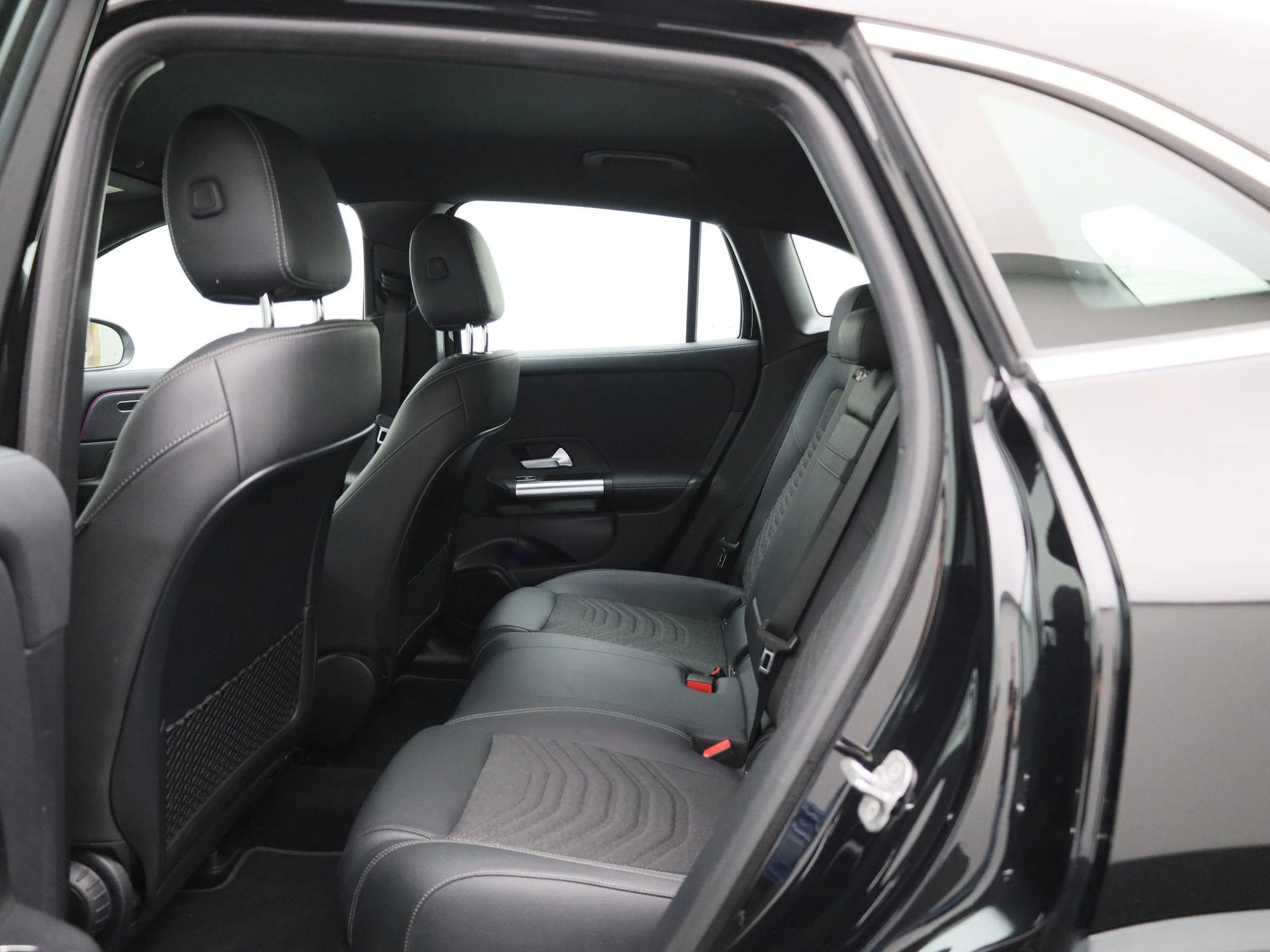 Mercedes-Benz-EQA-image-9