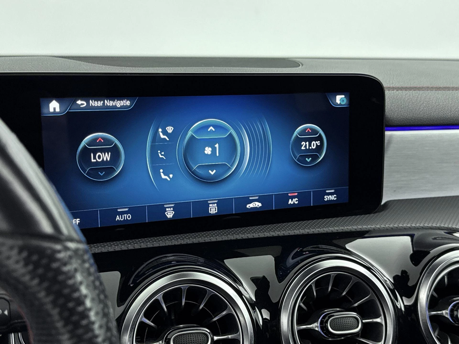 Mercedes-Benz-CLA-image-18