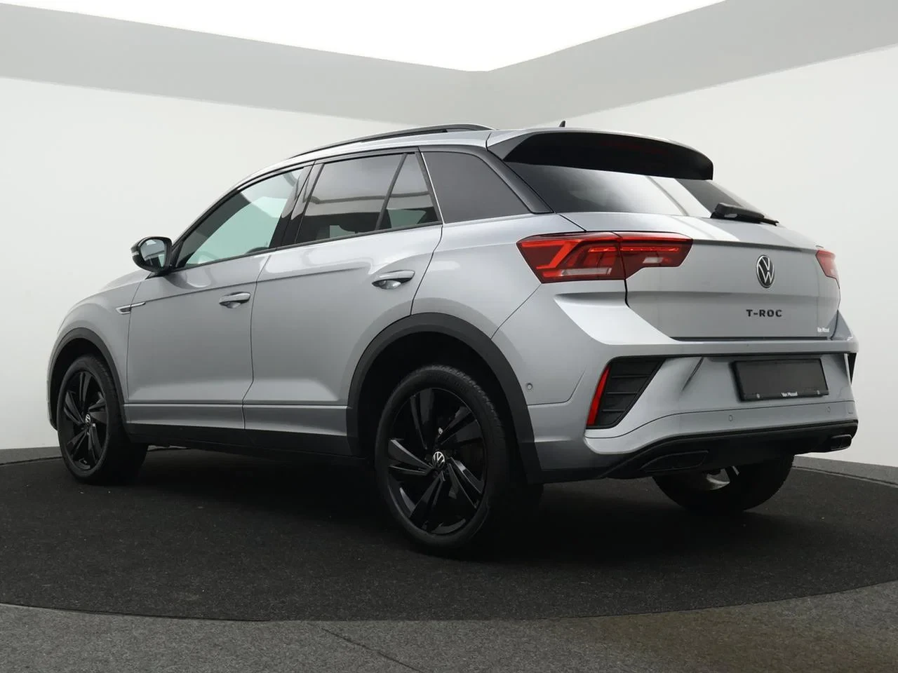 Volkswagen-T-Roc-image-1