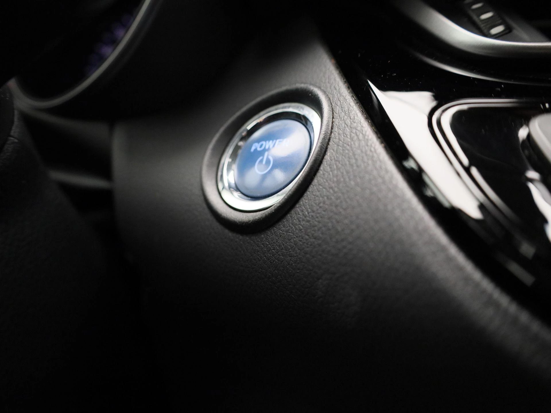 Toyota-C-HR-image-21