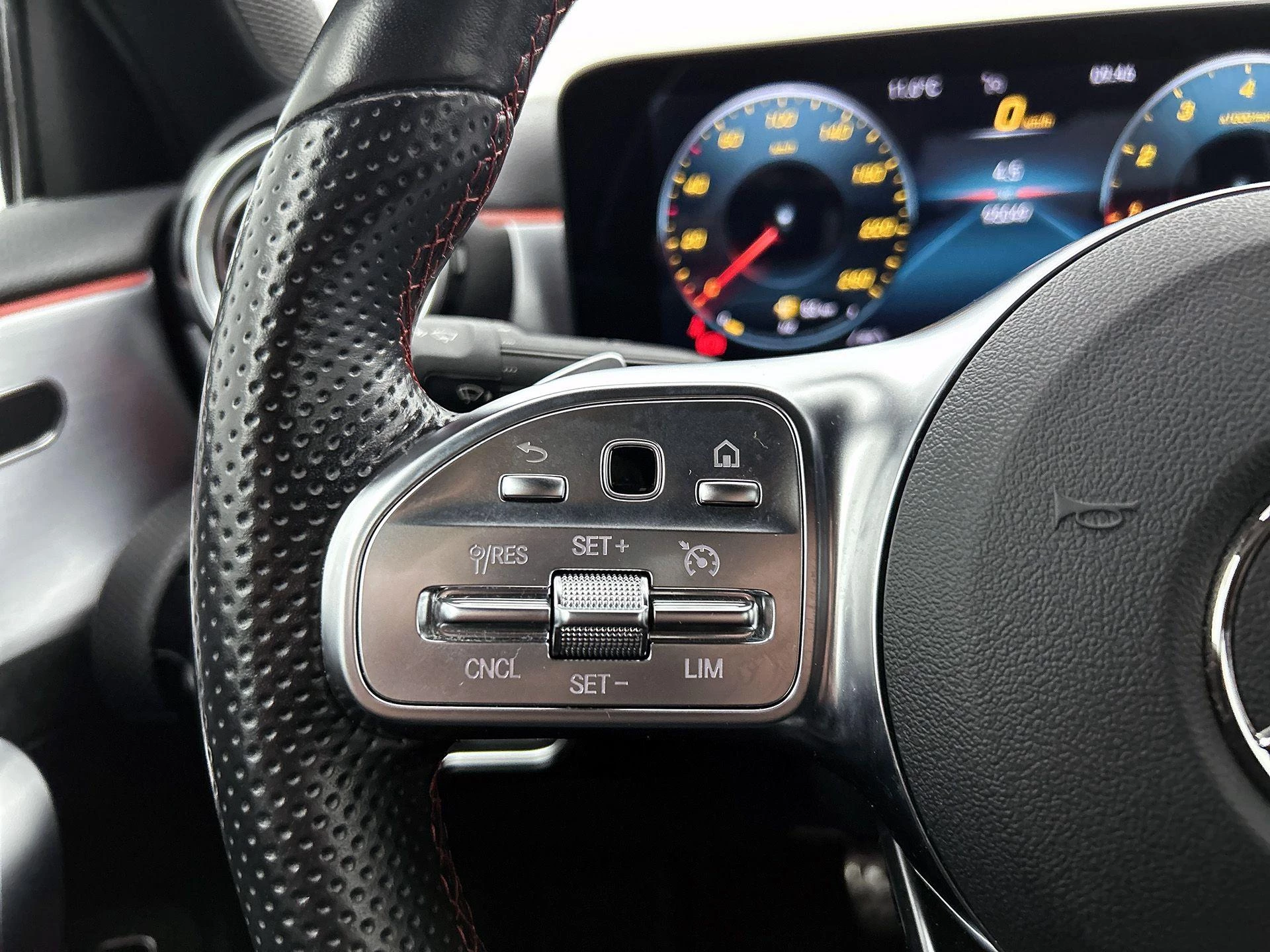 Mercedes-Benz-A-Klasse-image-7