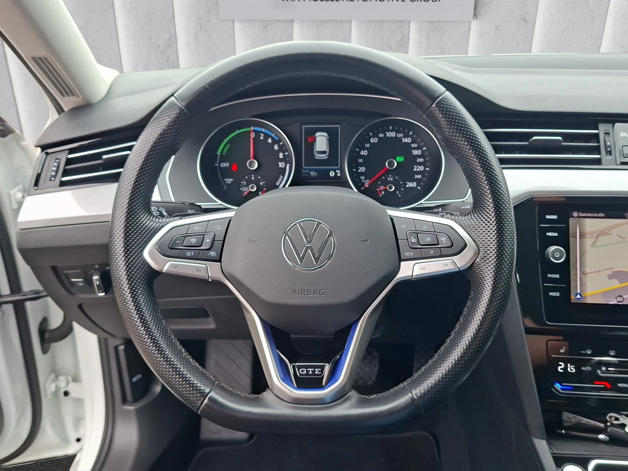 Volkswagen-Passat-image-12