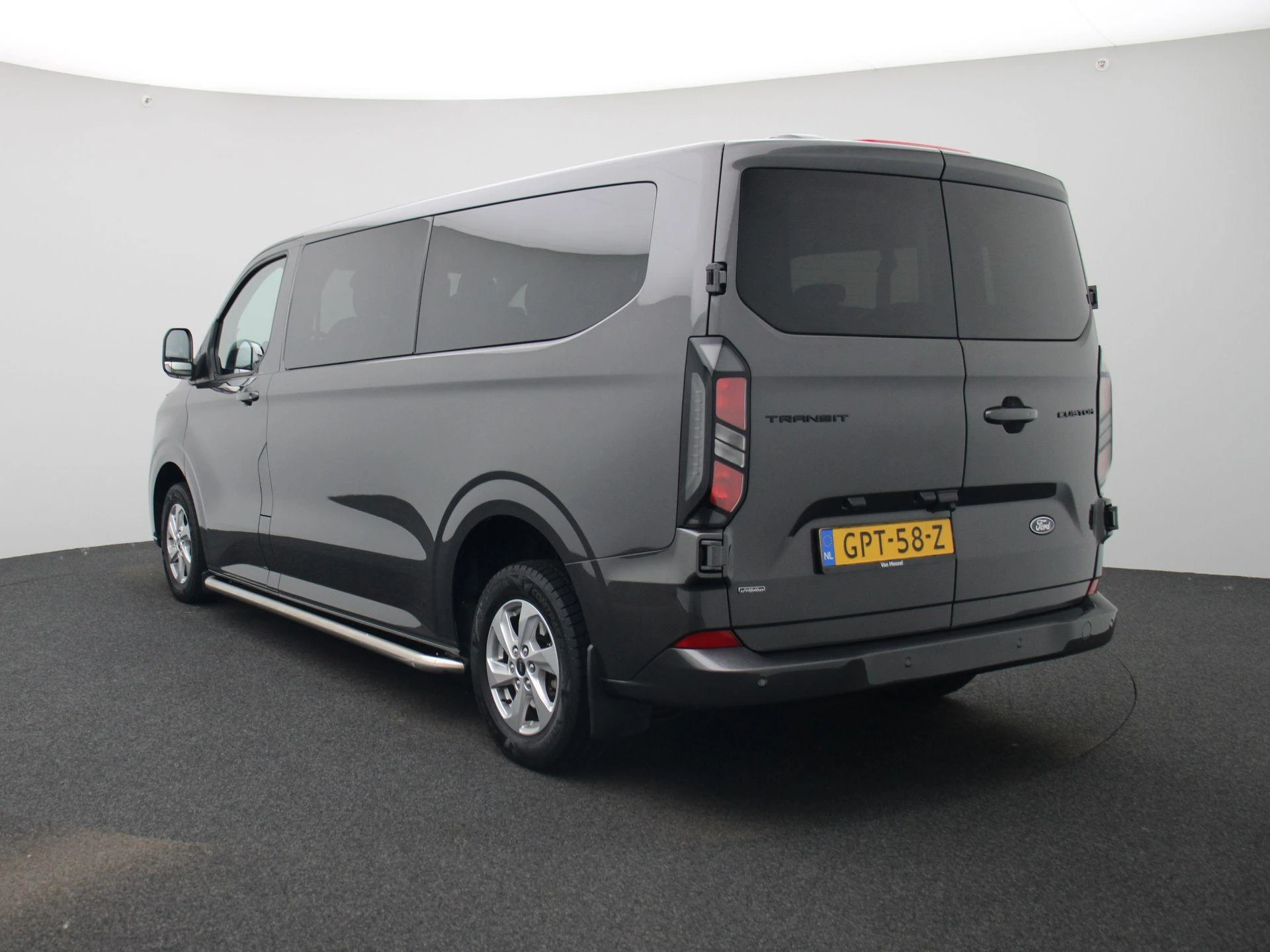 Ford-Transit Custom-image-1