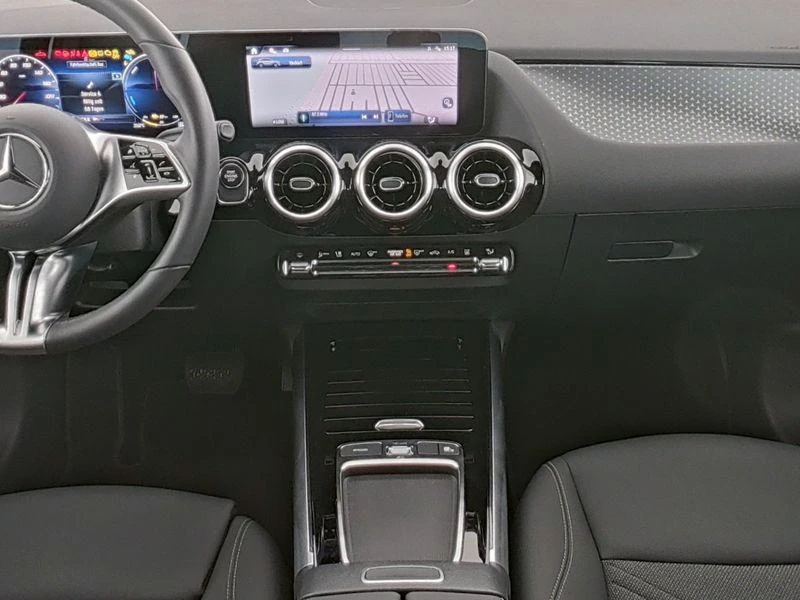 Mercedes-Benz-GLA-image-2