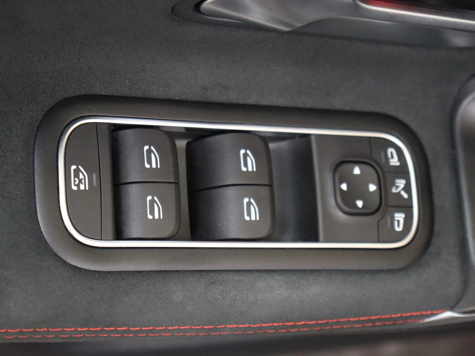 Mercedes-Benz-CLA-image-26