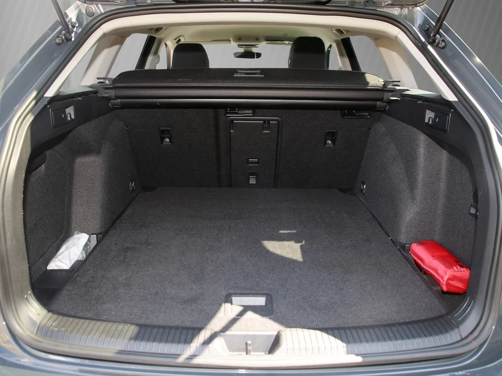 Volkswagen Golf 2.0 TDI DSG LIFE *LED*AHK*el. Ergo-Active Sitz*ACC*App-Con*Travel-Assist*uvm...