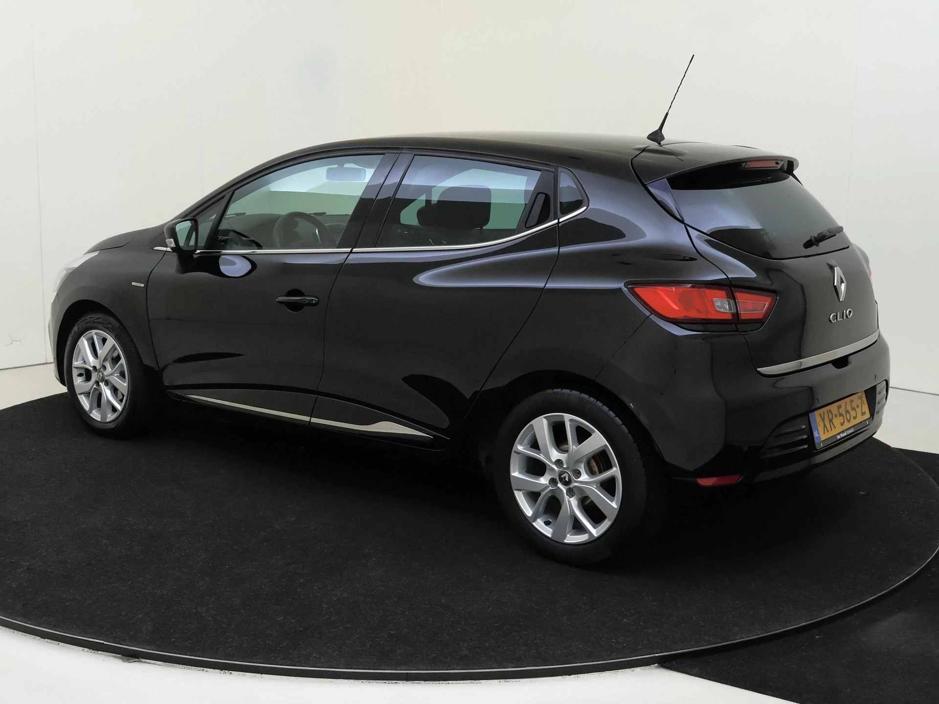 Renault-Clio-image-2