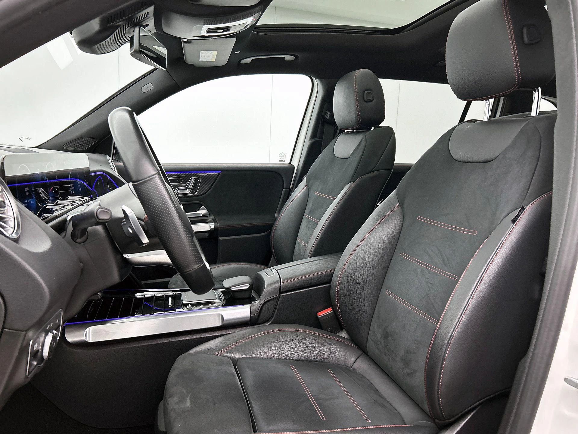 Mercedes-Benz-GLB-image-37