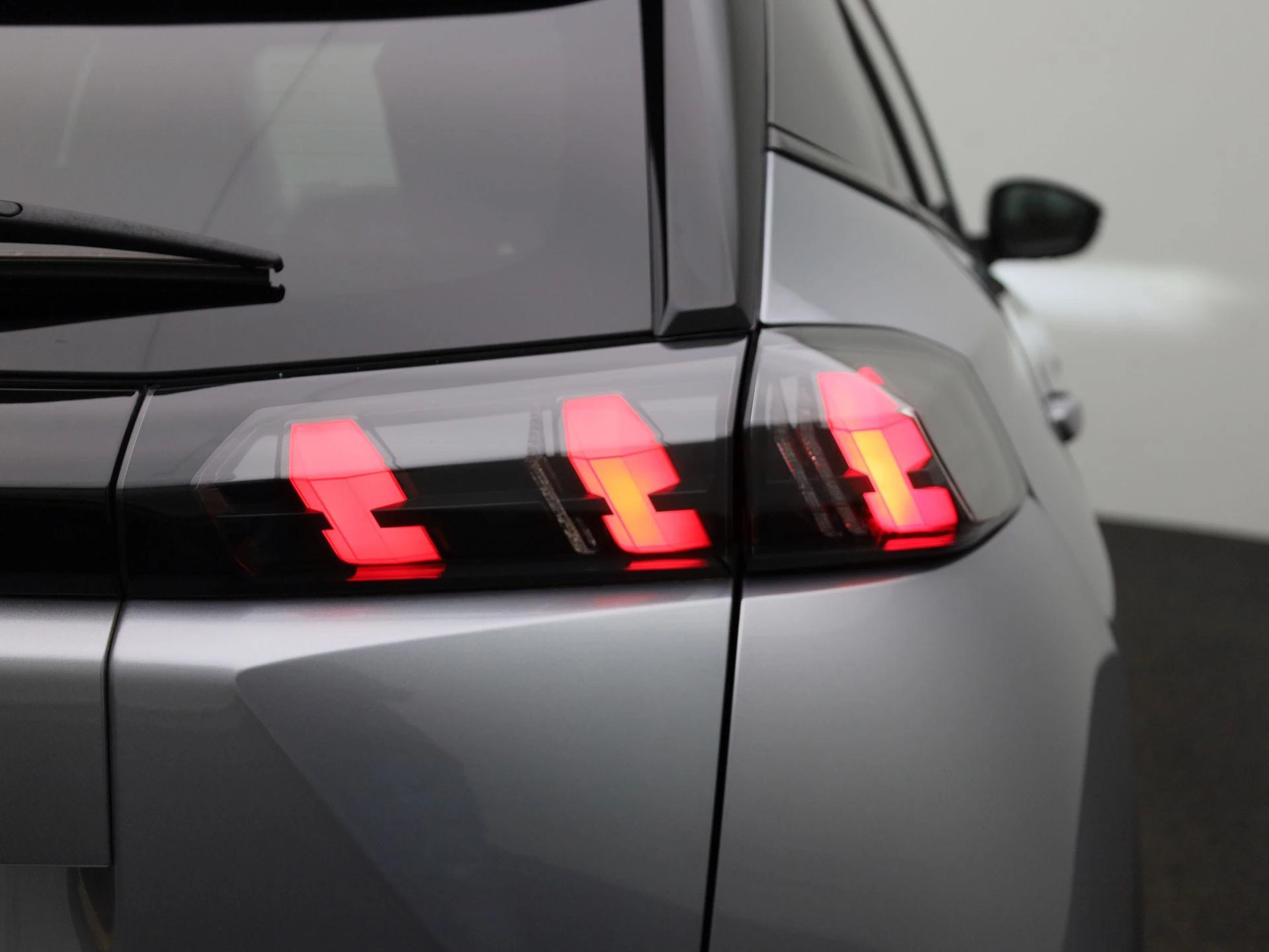 Peugeot-e-2008-image-43