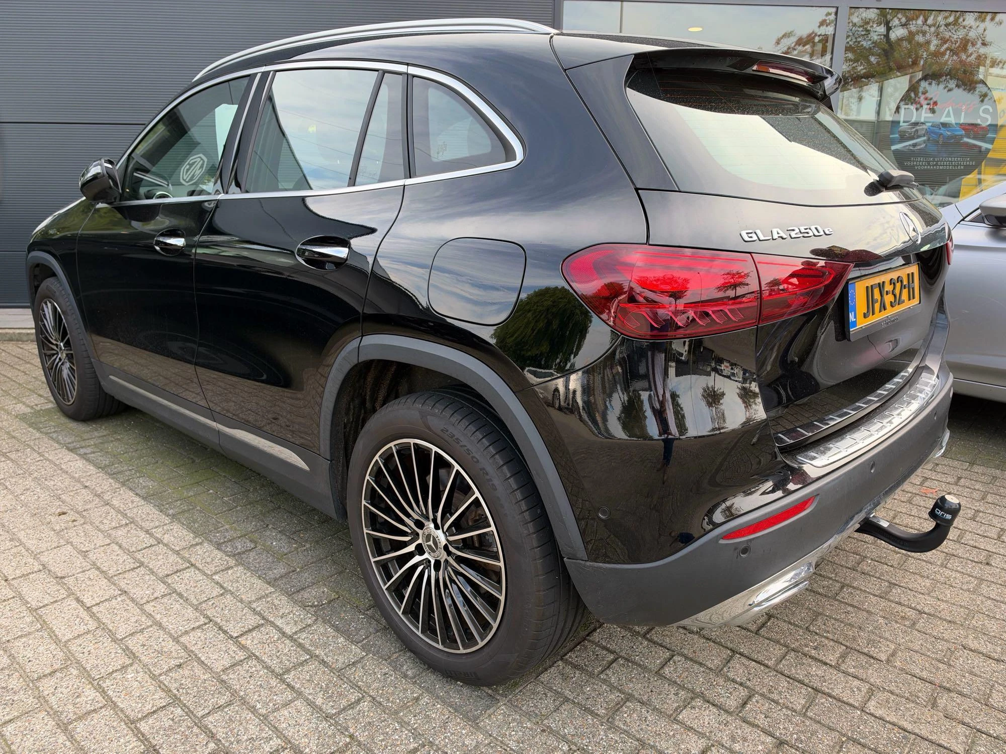 Mercedes-Benz-GLA-image-2