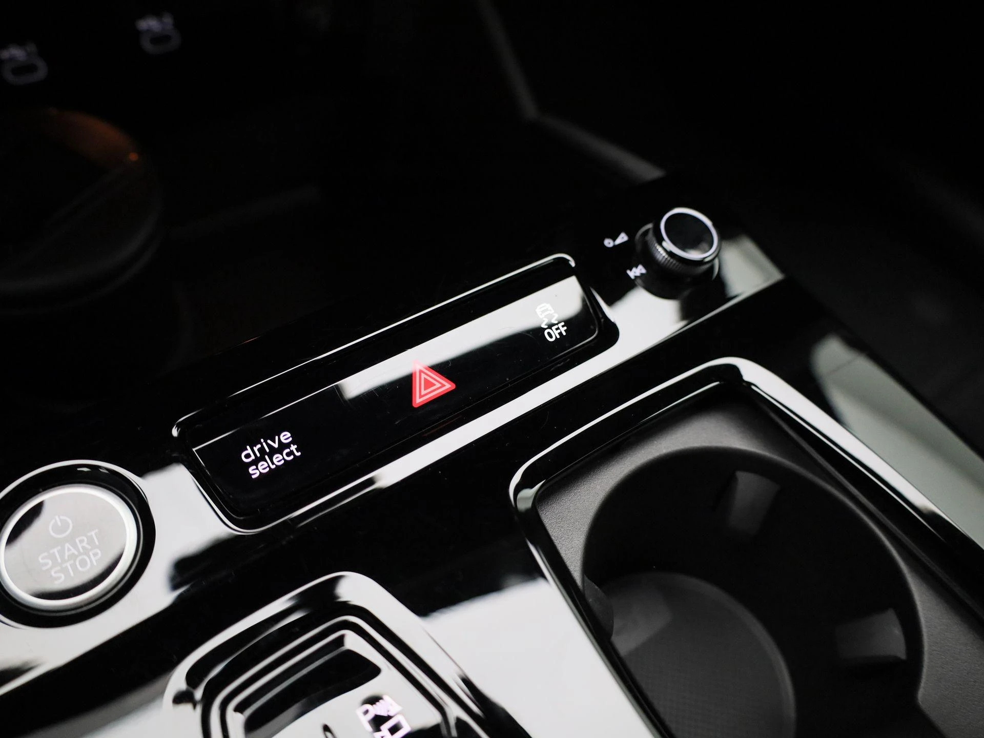 Audi-Q6 e-tron-image-30