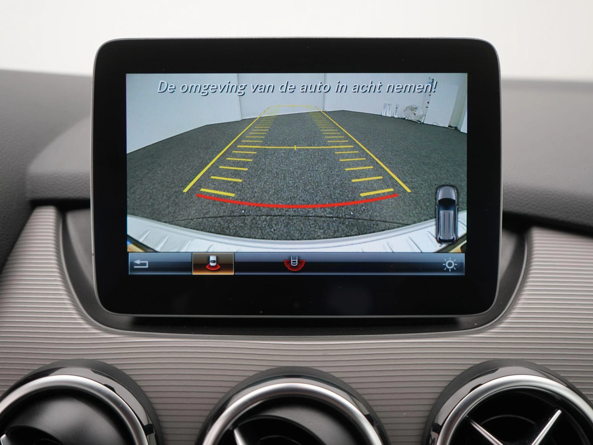 Mercedes-Benz-B-Klasse-image-12