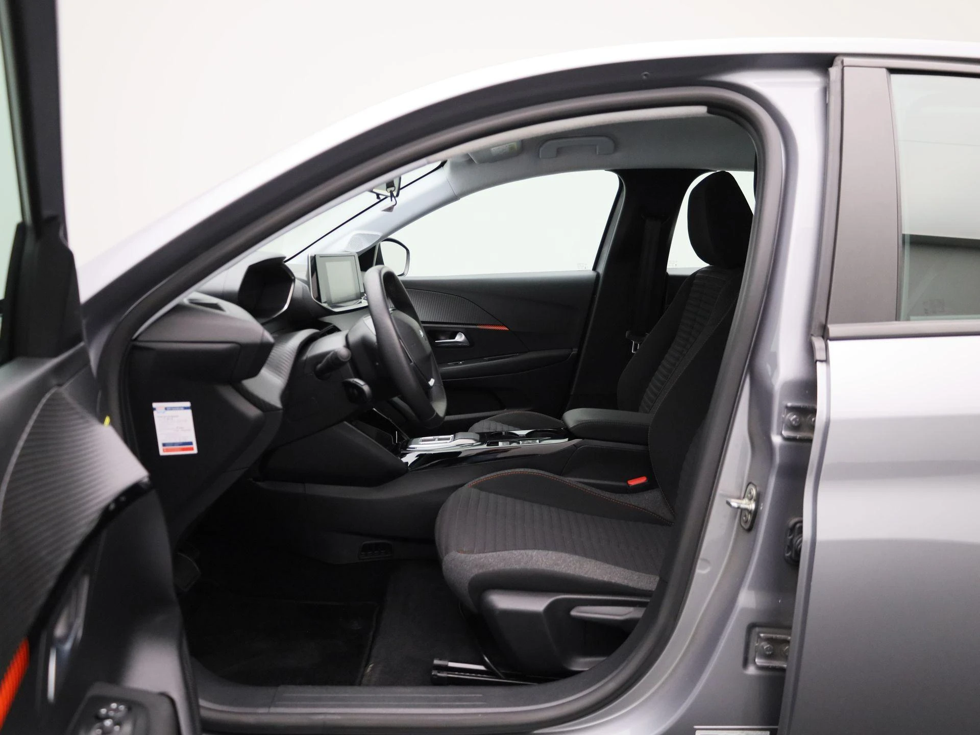 Peugeot-e-208-image-8