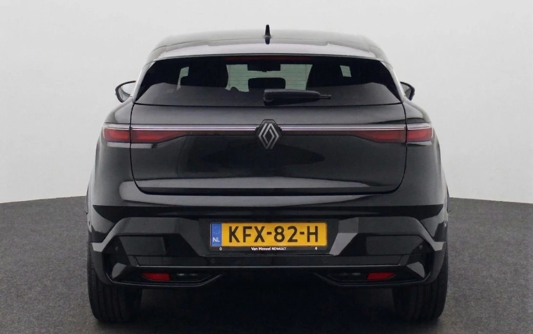 Renault-Megane E-Tech-image-4