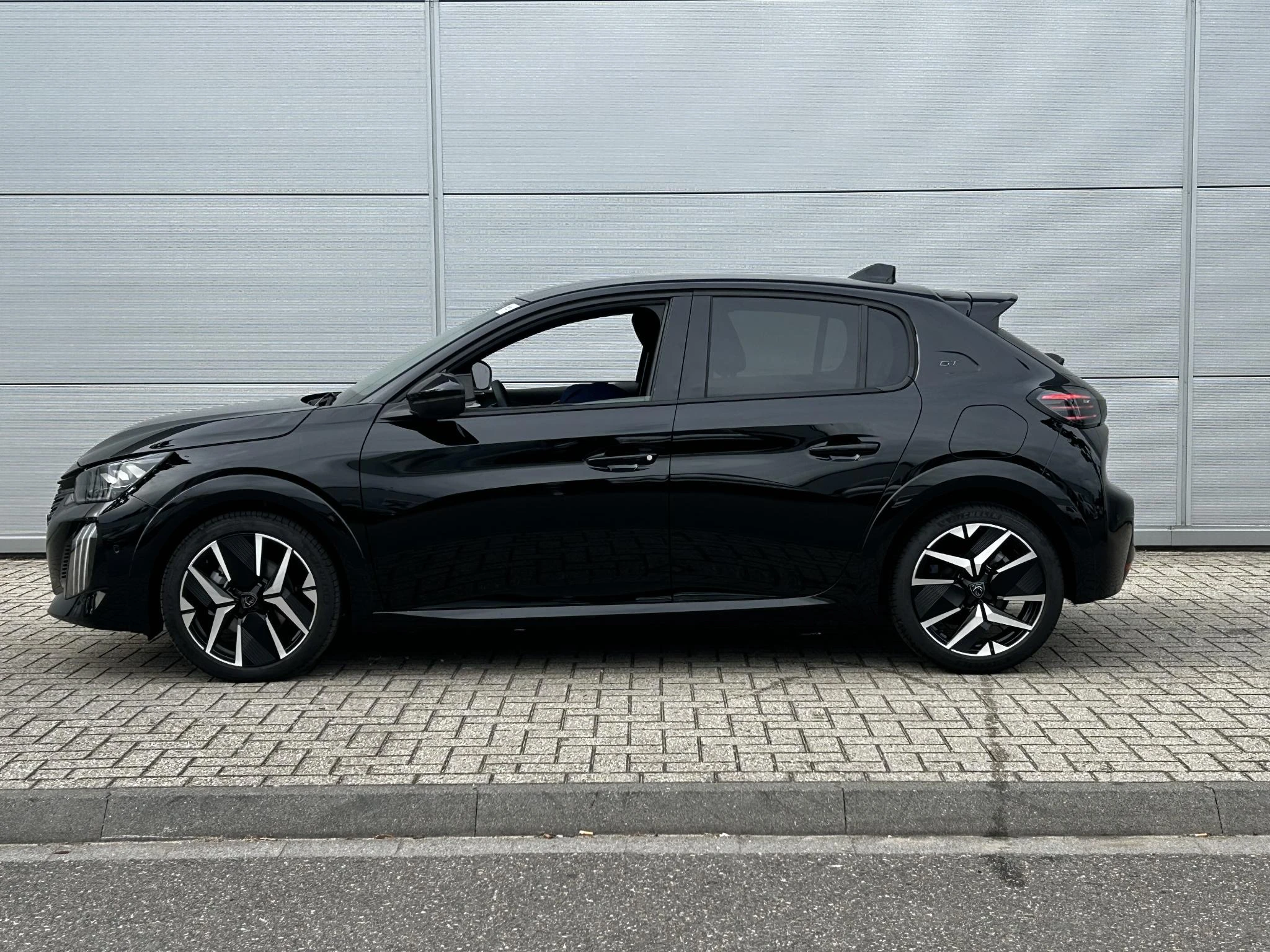 Peugeot-208-image-2