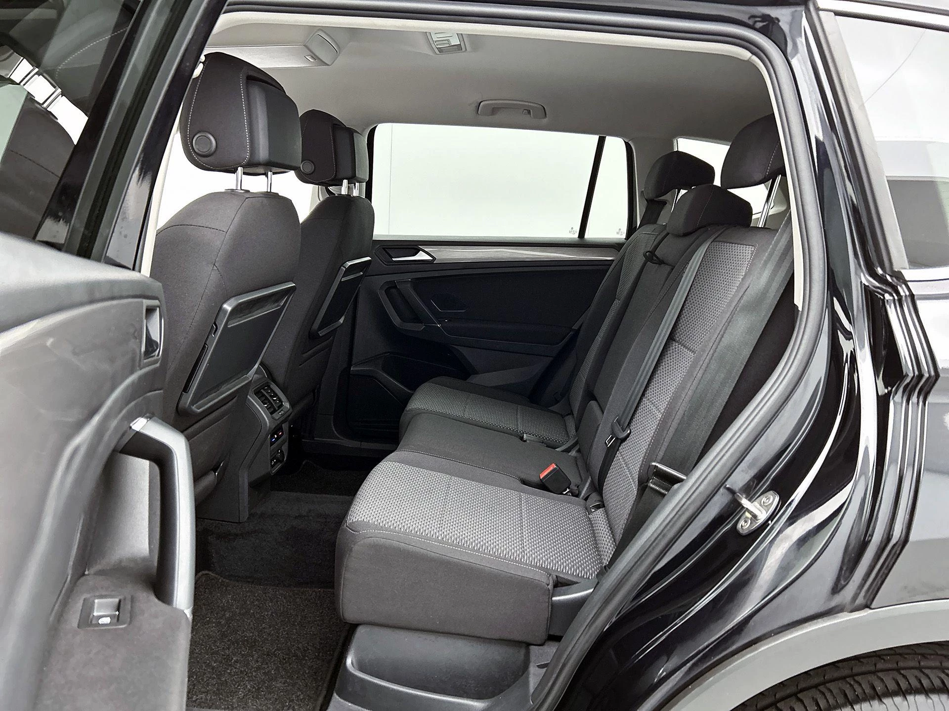 Volkswagen-Tiguan Allspace-image-26