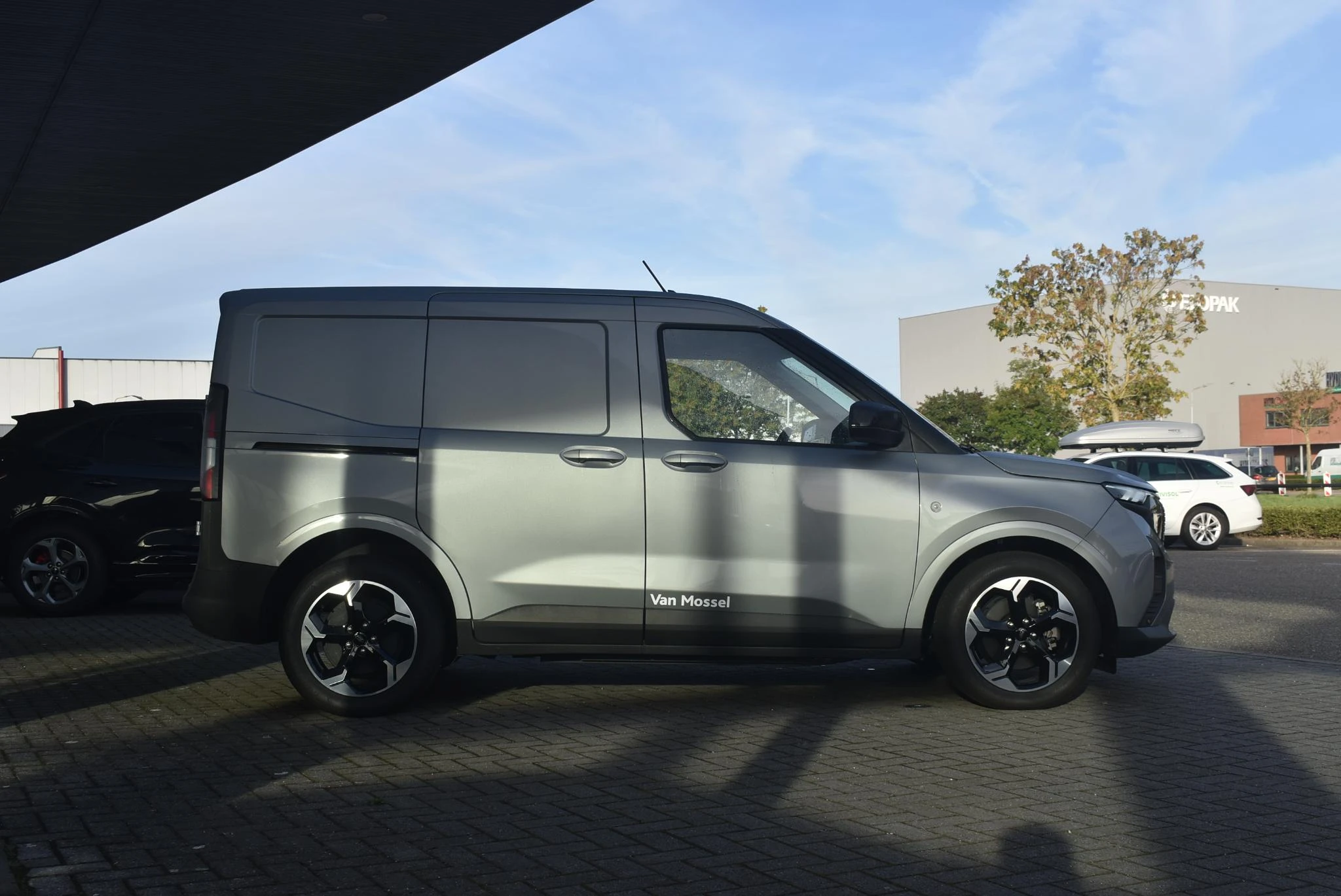 Ford-E-Transit Courier-image-3