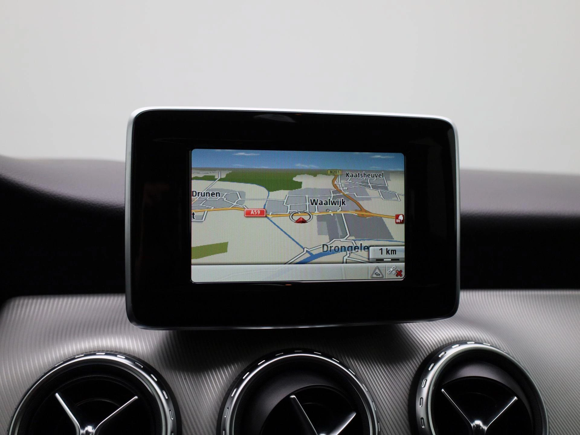 Mercedes-Benz-GLA-image-13