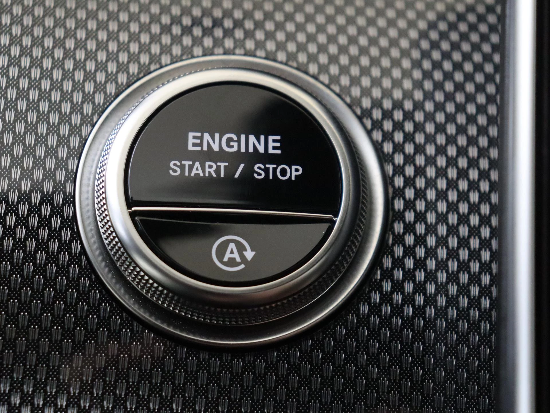 Mercedes-Benz-C-Klasse-image-24