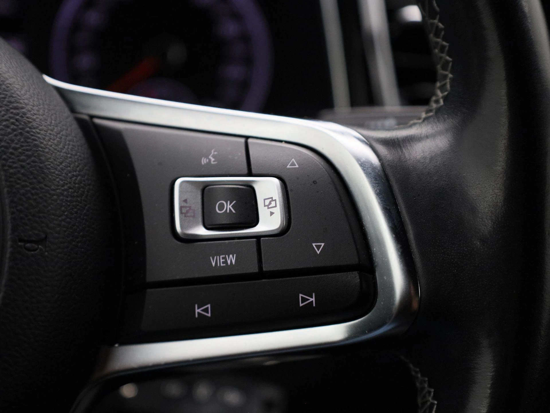 Volkswagen-T-Roc-image-24