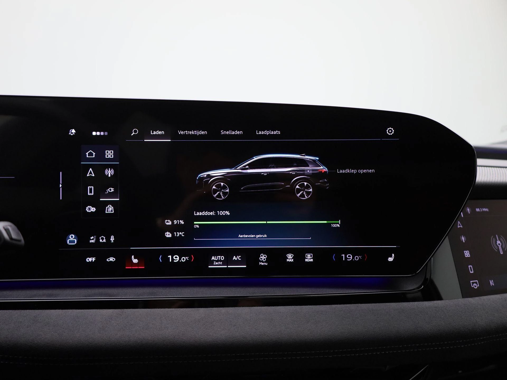 Audi-Q6 e-tron-image-30
