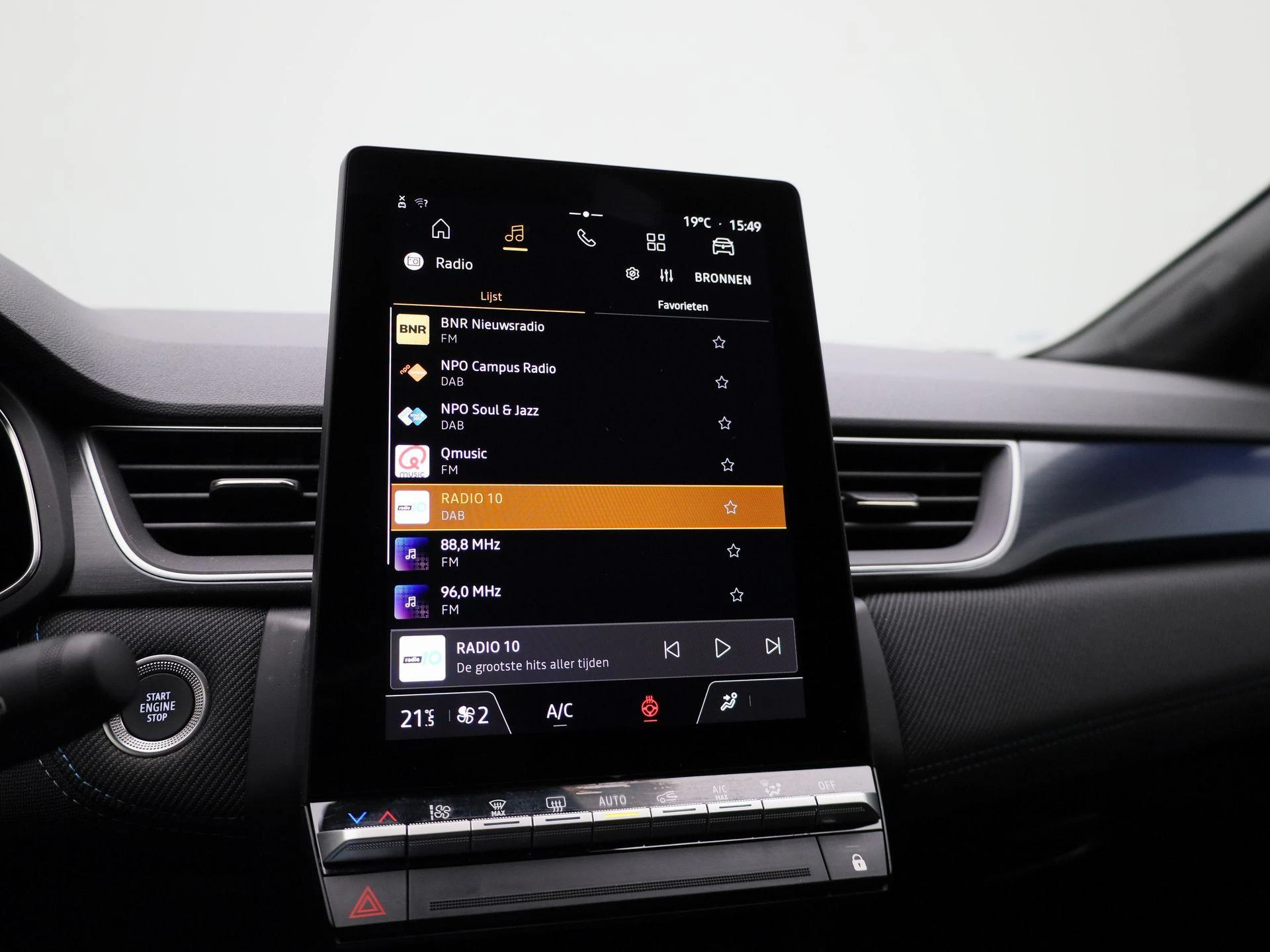 Renault-Captur-image-16