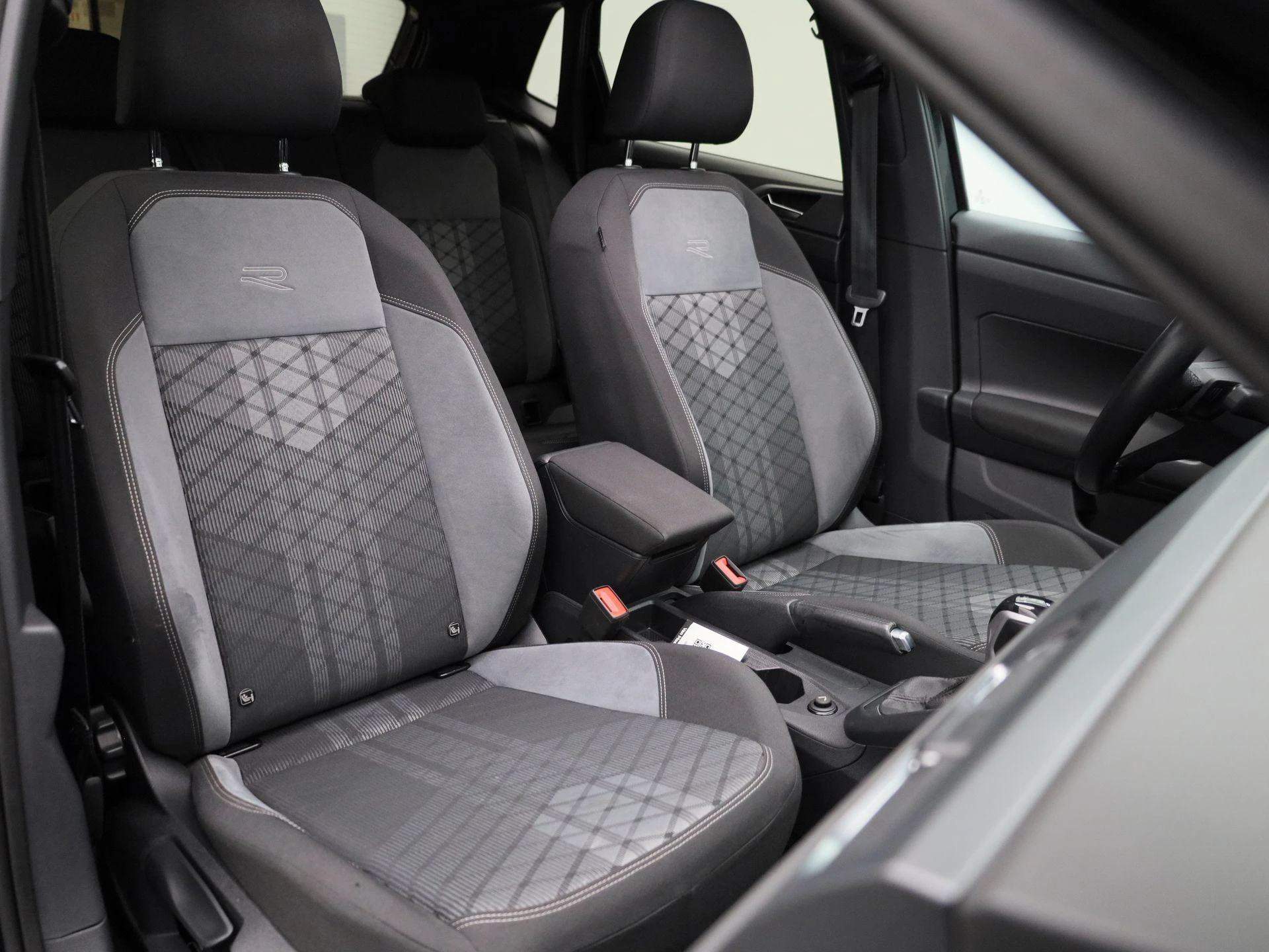Volkswagen-Polo-image-39