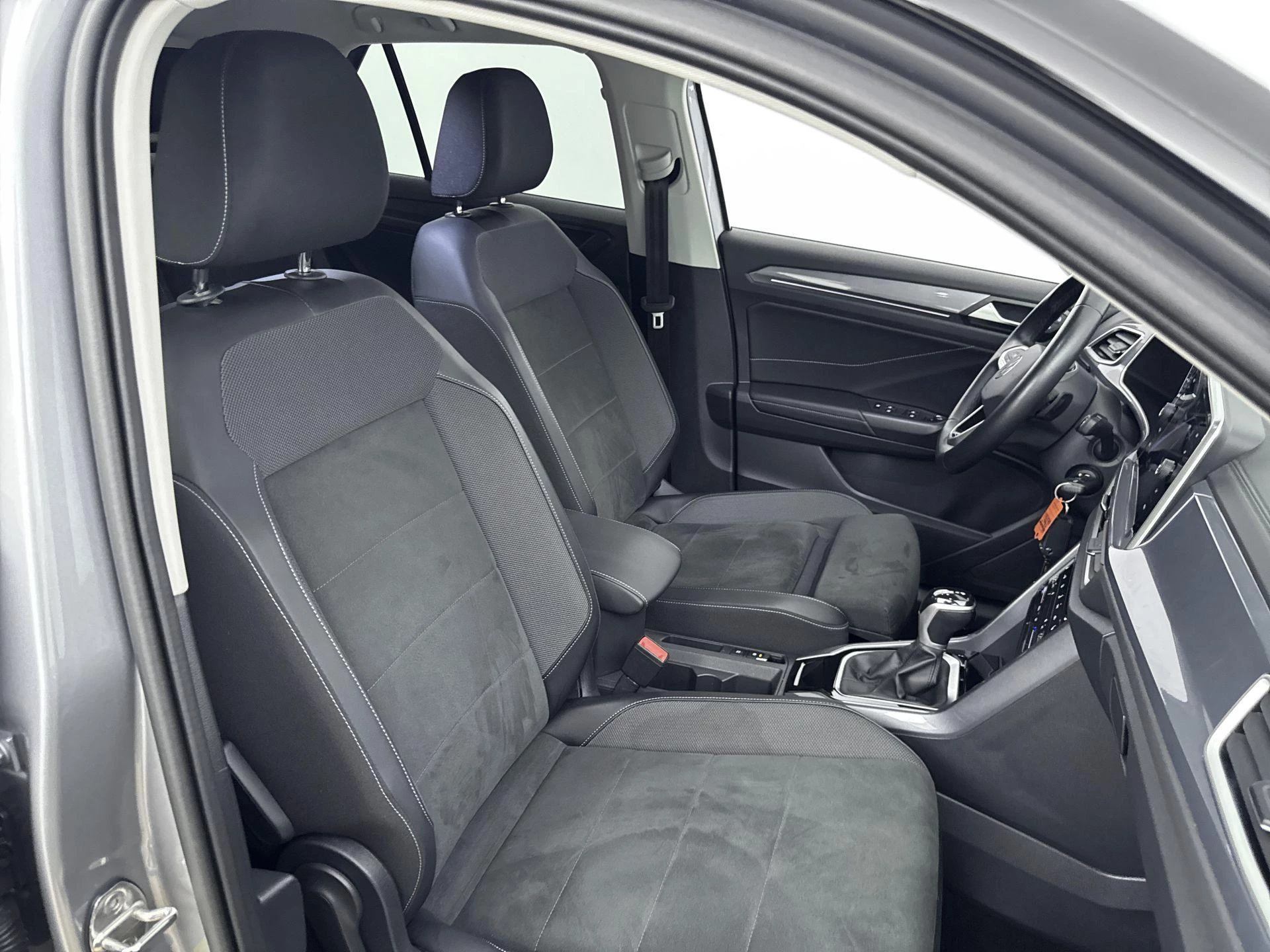 Volkswagen-T-Roc-image-26