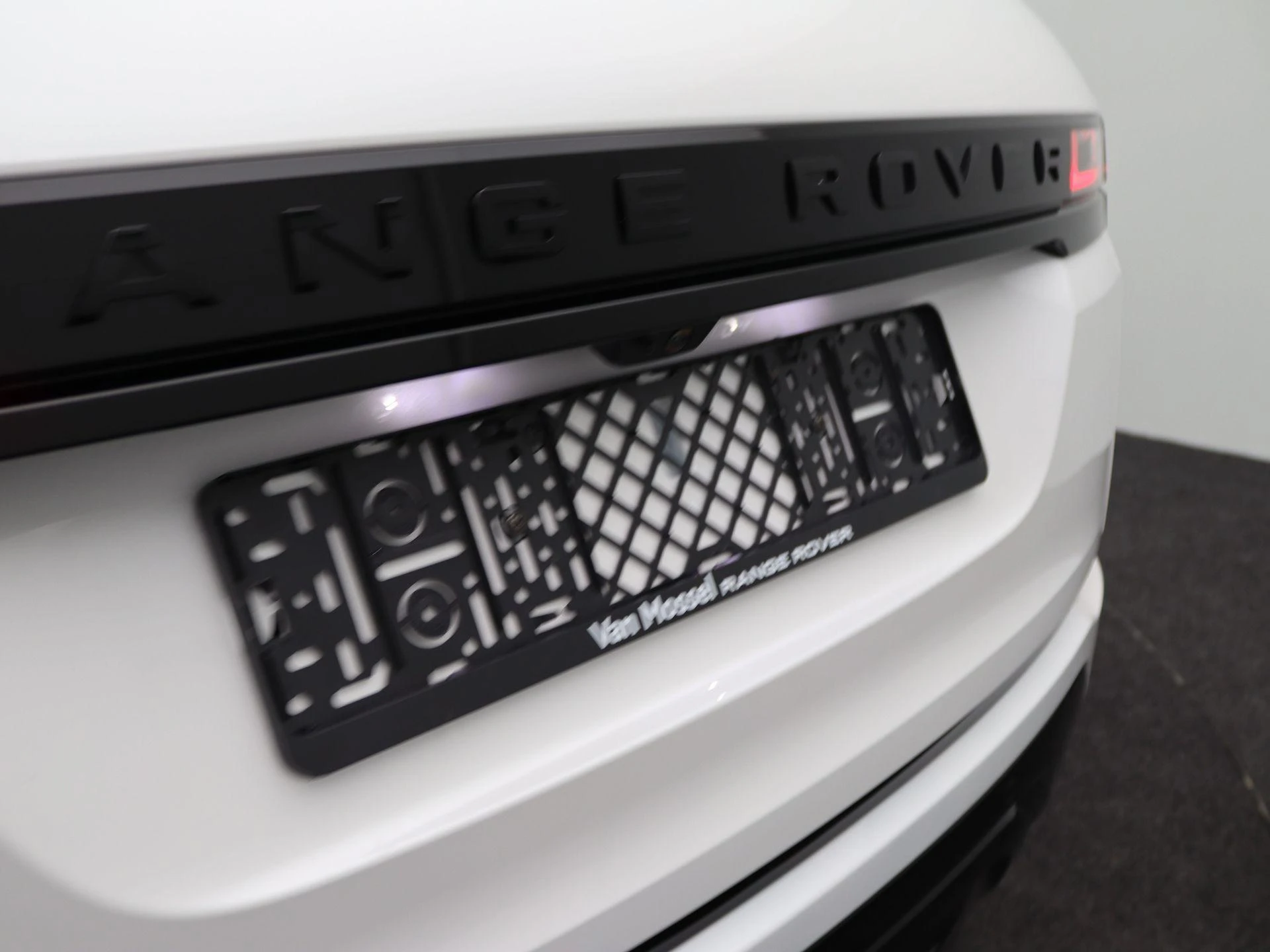 Land Rover-Range Rover Evoque-image-42