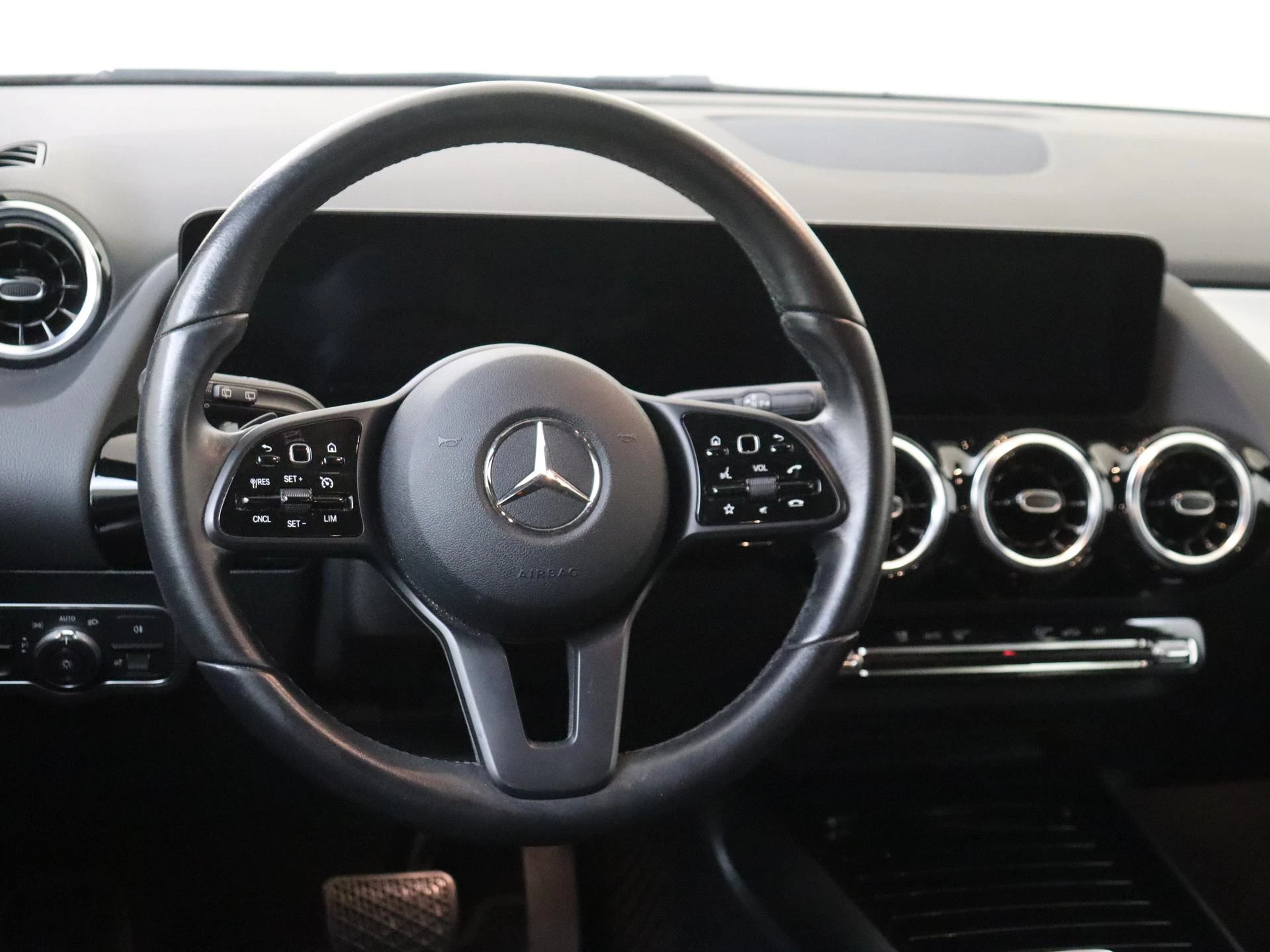Mercedes-Benz-B-Klasse-image-9