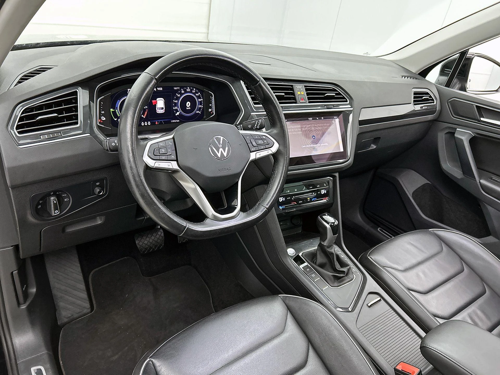 Volkswagen-Tiguan-image-17