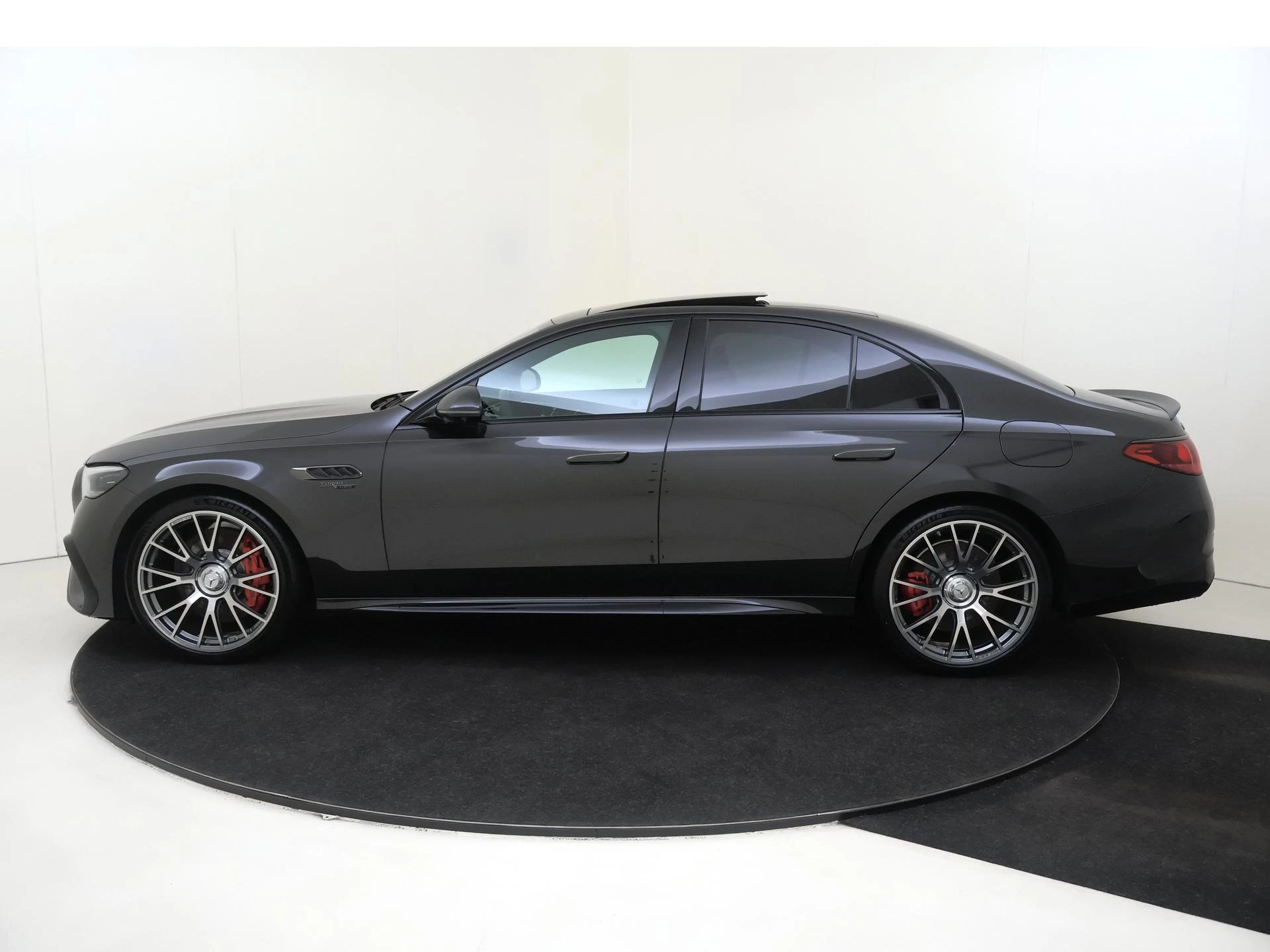 Mercedes-Benz-E-Klasse-image-9