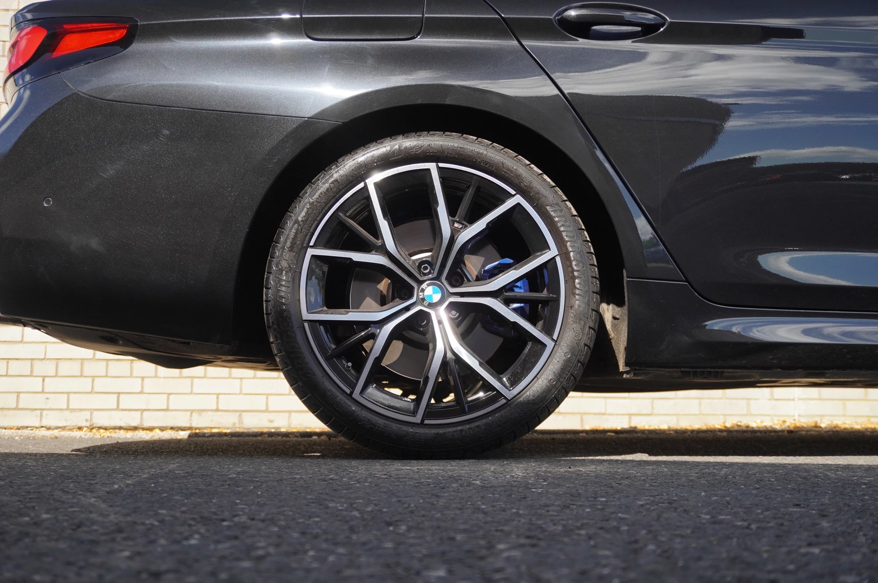 BMW-5 Series-image-18