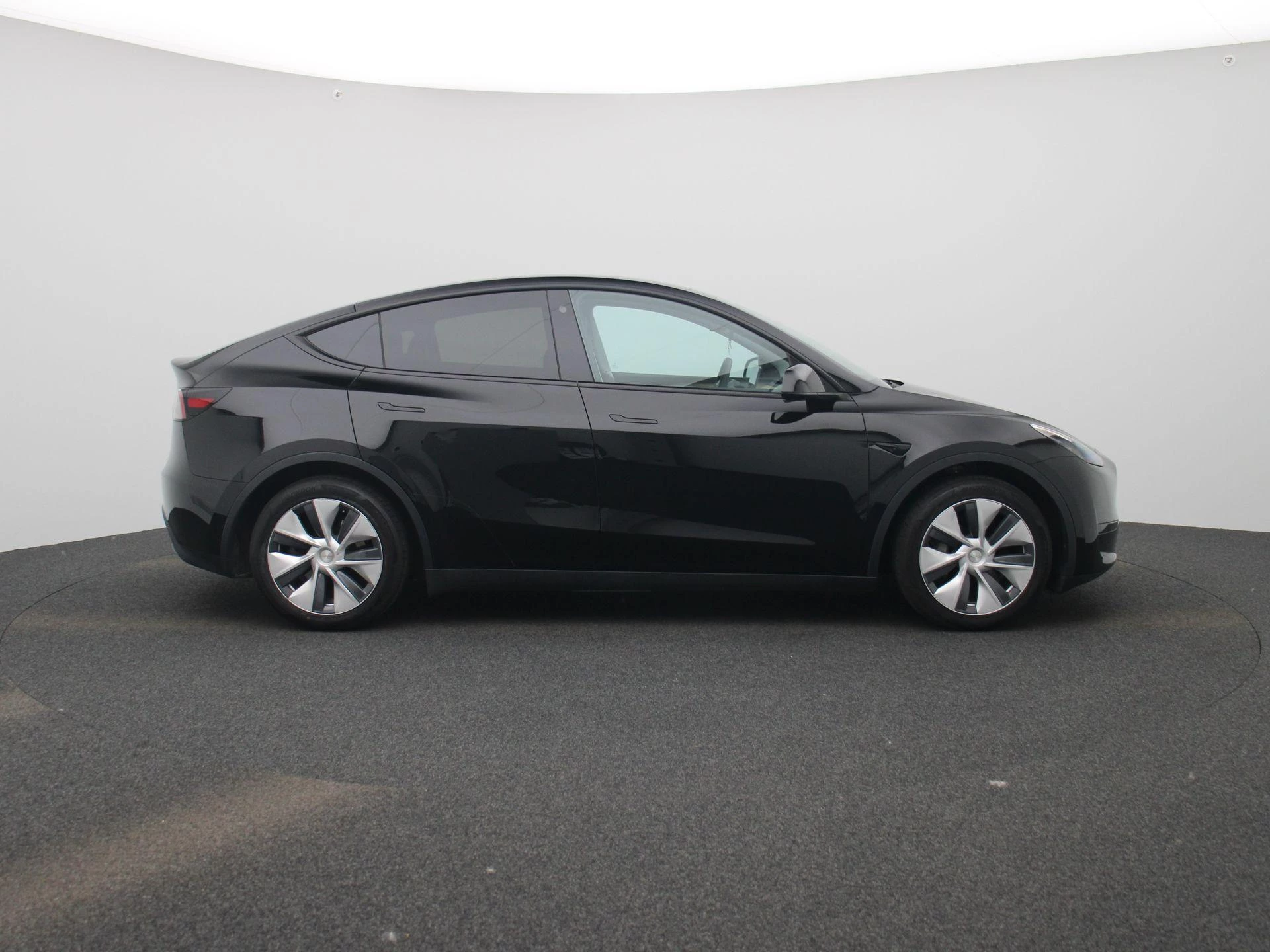 Tesla Model Y RWD