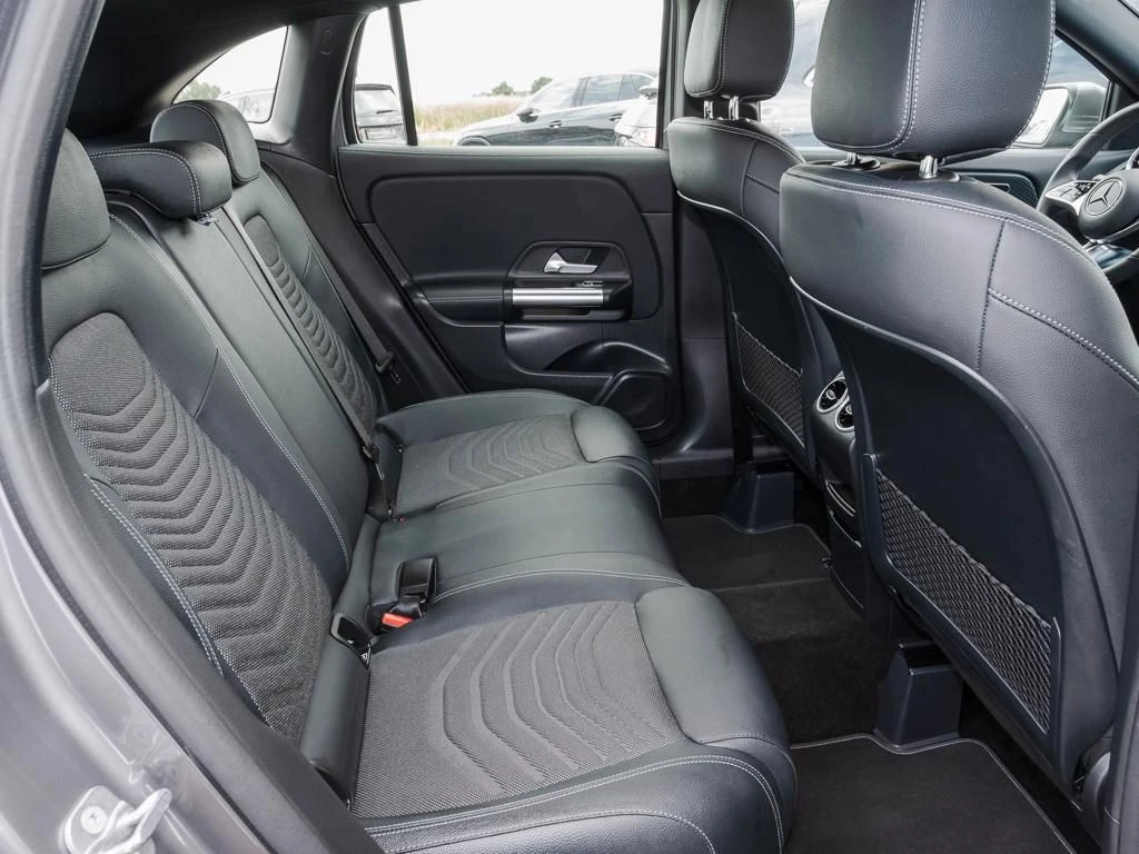 Mercedes-Benz-GLA 200-image-11