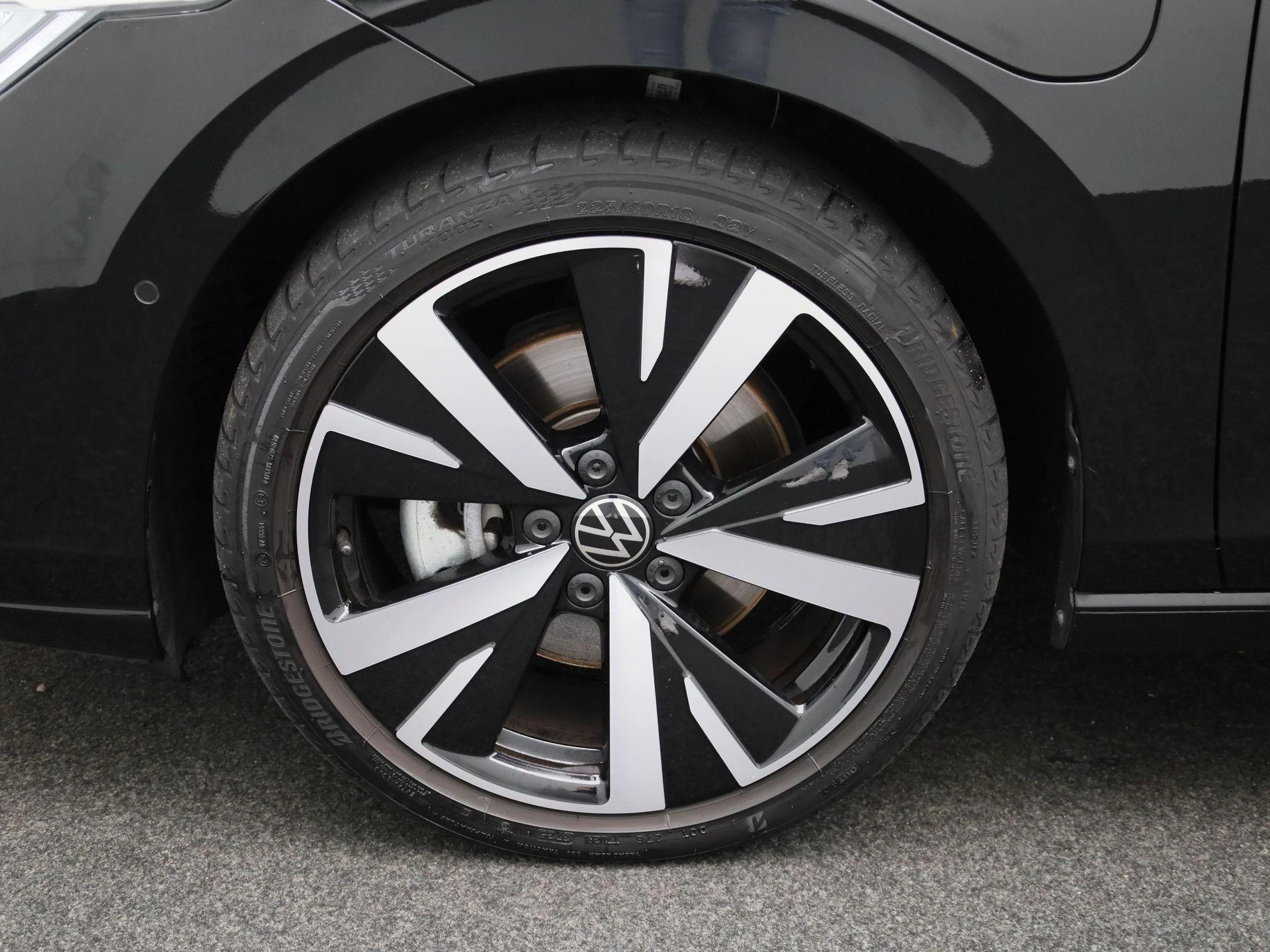 Volkswagen-Golf-image-14