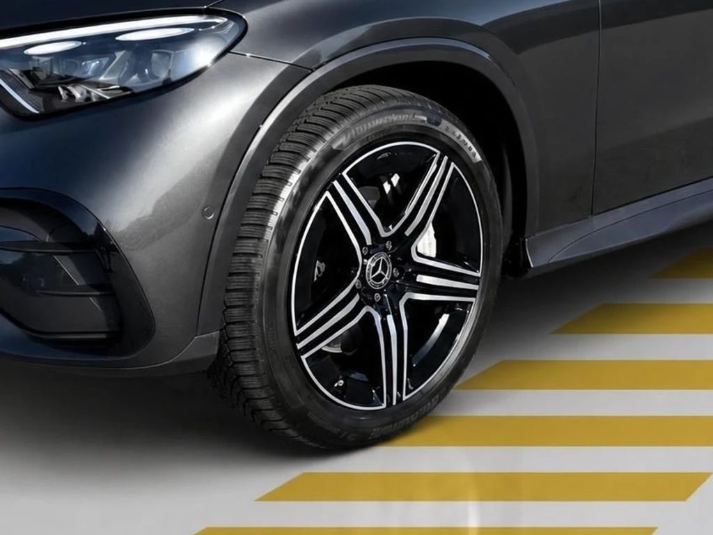 Mercedes-Benz-GLC 220 d-image-5
